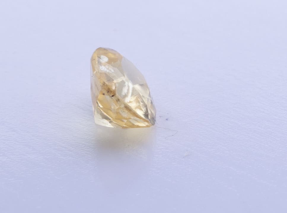 1.3ct Light Goldenrod Yellow Garnet VVS Oval Shape (6.8x5.3x3.7 mm) Unheated gemstone from Sri Lanka