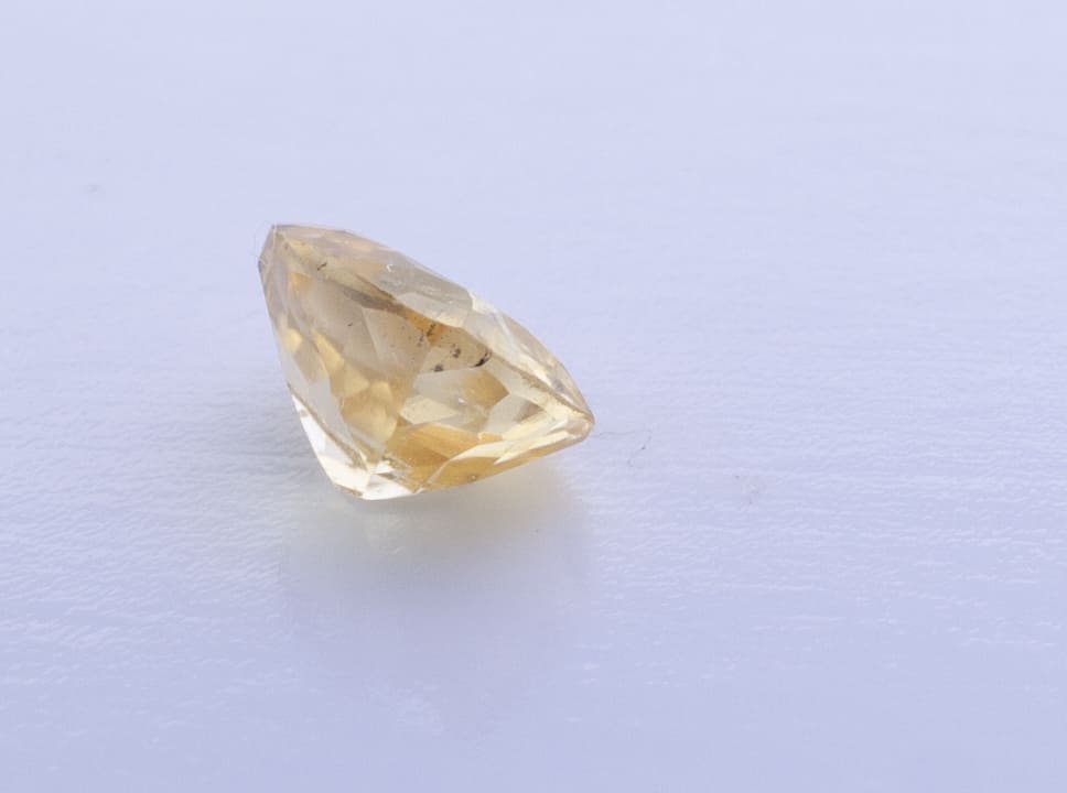 1.3ct Light Goldenrod Yellow Garnet VVS Oval Shape (6.8x5.3x3.7 mm) Unheated gemstone from Sri Lanka