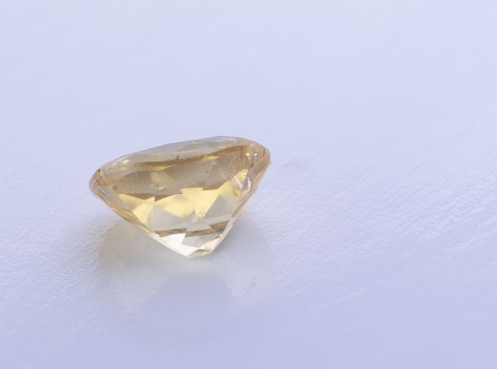 1.3ct Light Goldenrod Yellow Garnet VVS Oval Shape (6.8x5.3x3.7 mm) Unheated gemstone from Sri Lanka