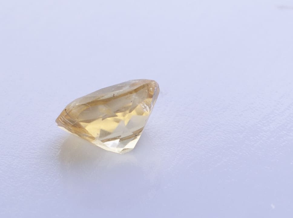 1.3ct Light Goldenrod Yellow Garnet VVS Oval Shape (6.8x5.3x3.7 mm) Unheated gemstone from Sri Lanka