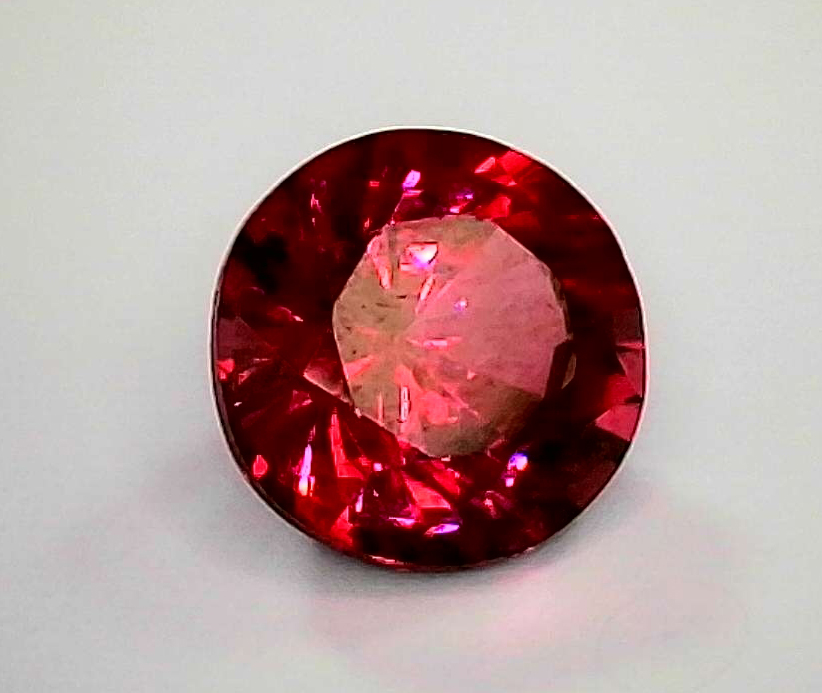 1ct Red Tourmaline VVS Oval Shape (6.8x5.1x3.7 mm) Unheated gemstone from Sri Lanka