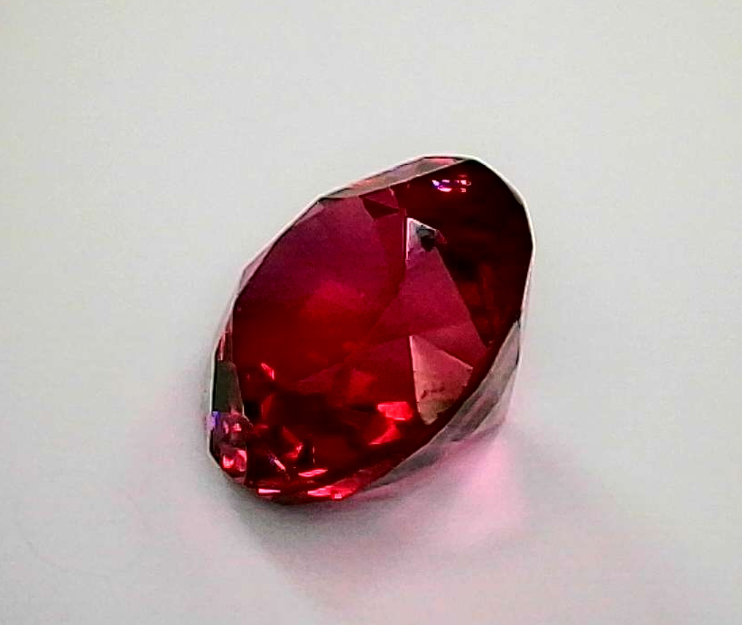 1ct Red Tourmaline VVS Oval Shape (6.8x5.1x3.7 mm) Unheated gemstone from Sri Lanka