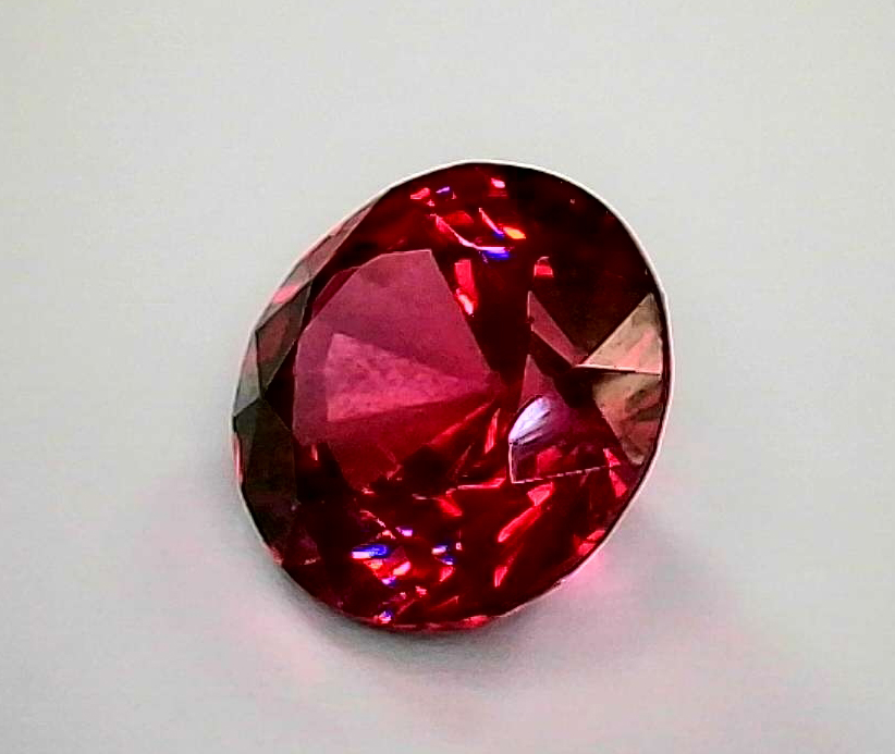 1ct Red Tourmaline VVS Oval Shape (6.8x5.1x3.7 mm) Unheated gemstone from Sri Lanka