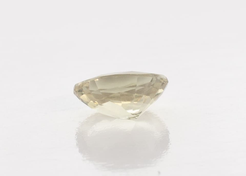 0.7ct Yellow Sapphire VVS Oval Shape (6.2x5.2x3 mm) Unheated gemstone from Sri Lanka