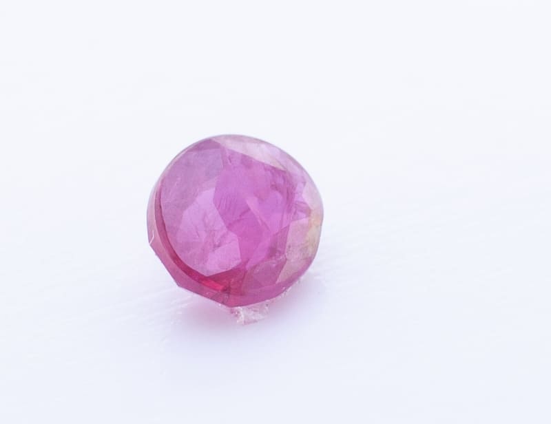 0.5ct Pale Violet Red Ruby SI1 Oval Shape (4.8x2.1x1.5 mm) Unheated gemstone from Sri Lanka