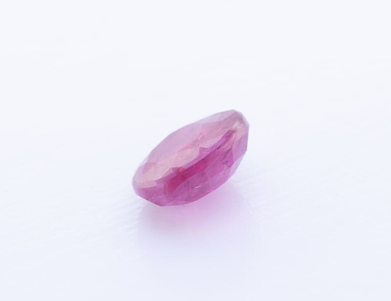 0.5ct Pale Violet Red Ruby SI1 Oval Shape (4.8x2.1x1.5 mm) Unheated gemstone from Sri Lanka