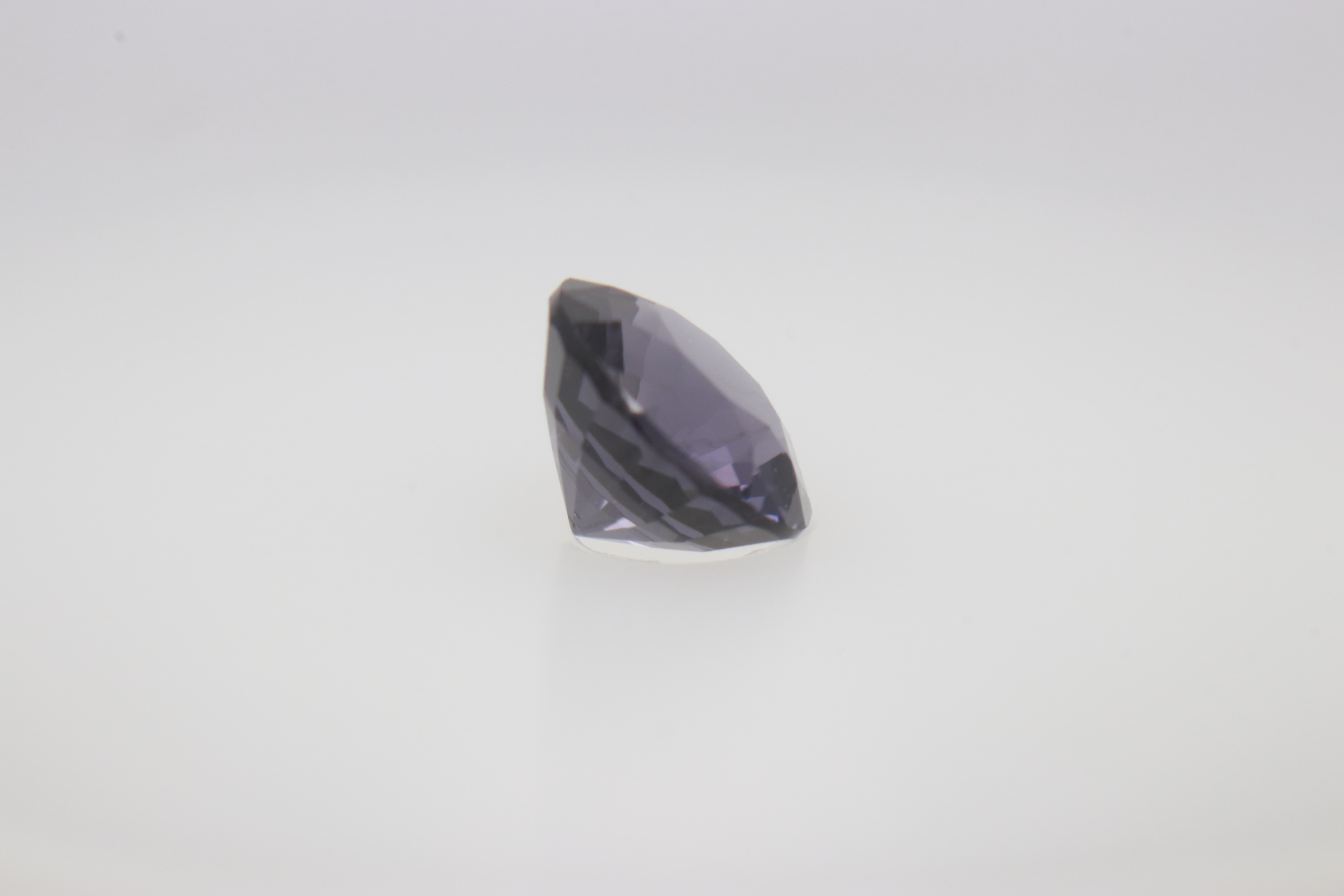 0.8ct Purple Spinel VVS Oval Shape (5.5x3.5x0 mm) Unheated gemstone from Sri Lanka