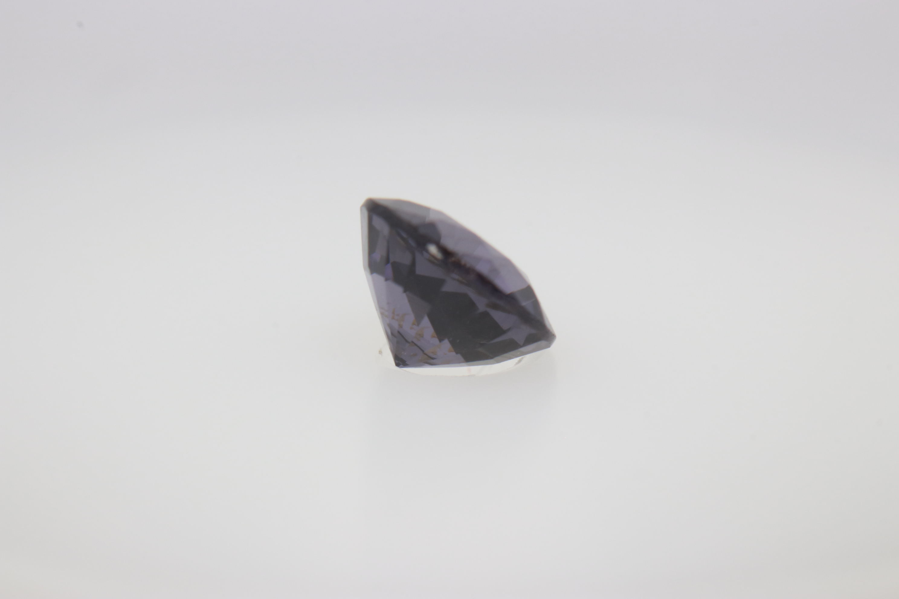0.8ct Purple Spinel VVS Oval Shape (5.5x3.5x0 mm) Unheated gemstone from Sri Lanka