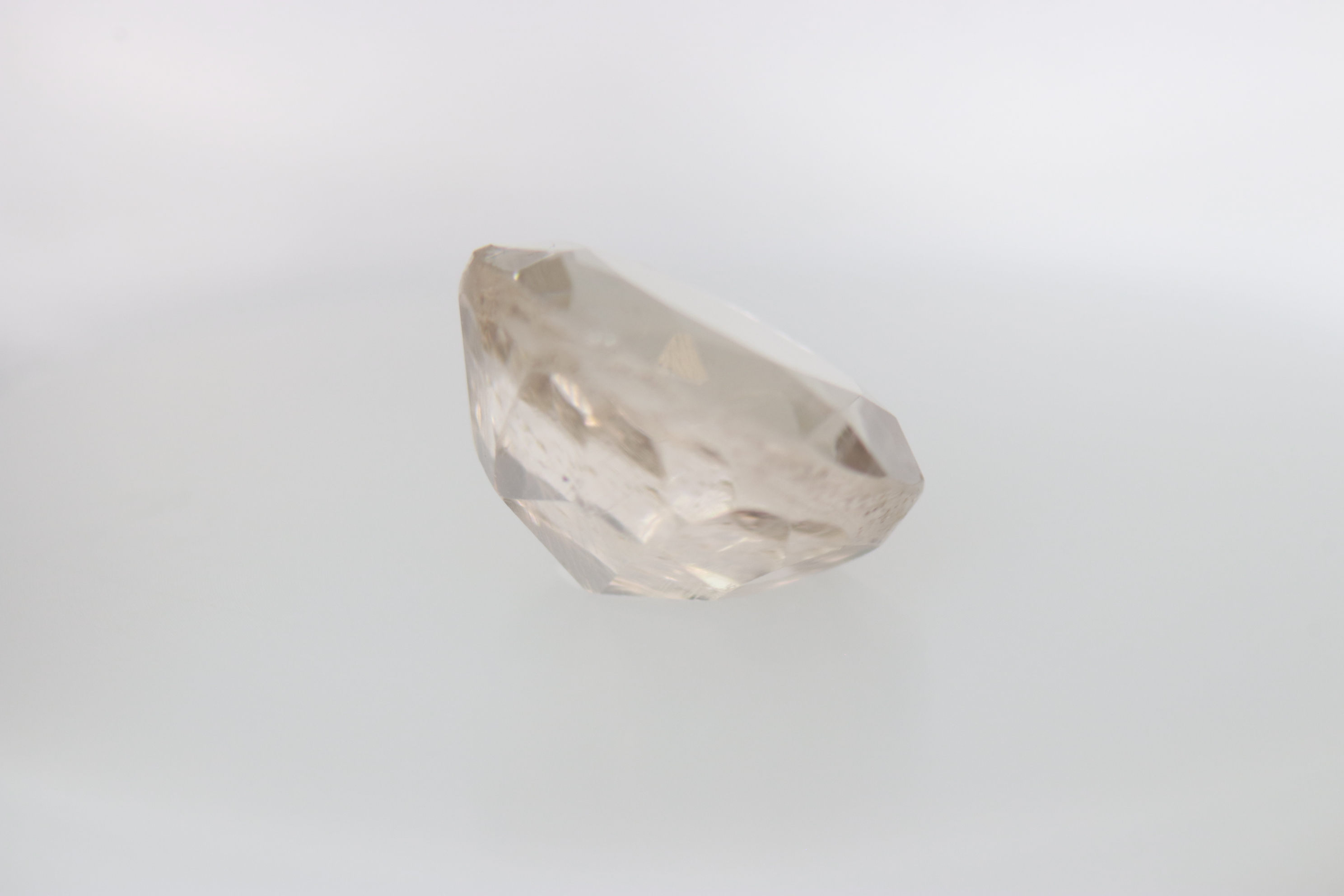 3.7ct White - Off Spinel Vs1 Round Shape (0x9.8x5.8 mm) Unheated gemstone from Sri Lanka
