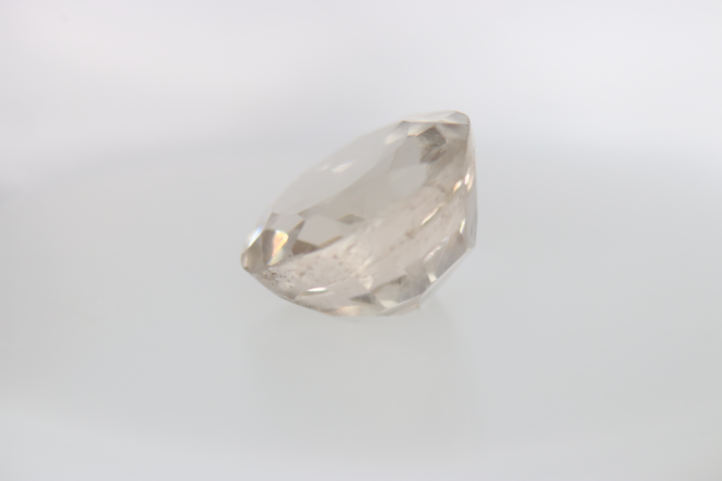 3.7ct White - Off Spinel Vs1 Round Shape (0x9.8x5.8 mm) Unheated gemstone from Sri Lanka