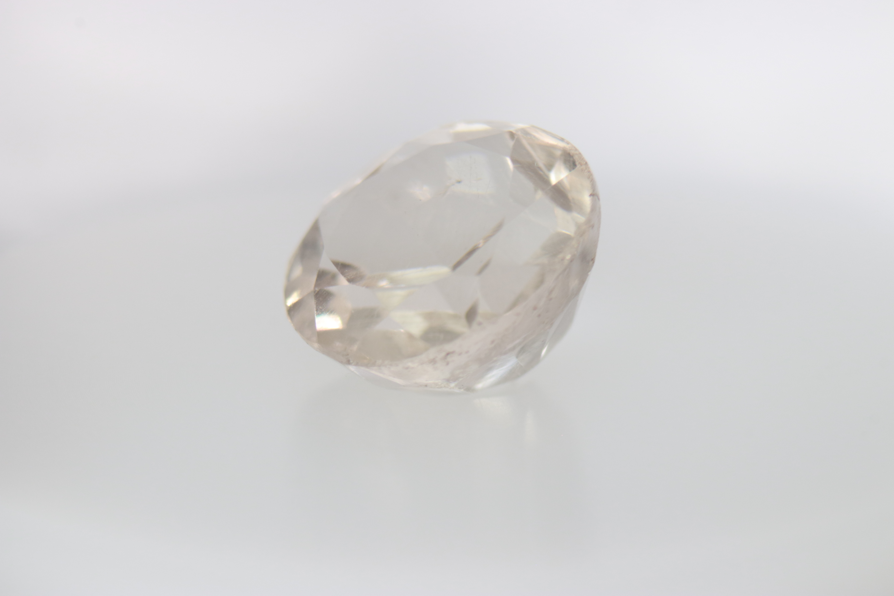 3.7ct White - Off Spinel Vs1 Round Shape (0x9.8x5.8 mm) Unheated gemstone from Sri Lanka