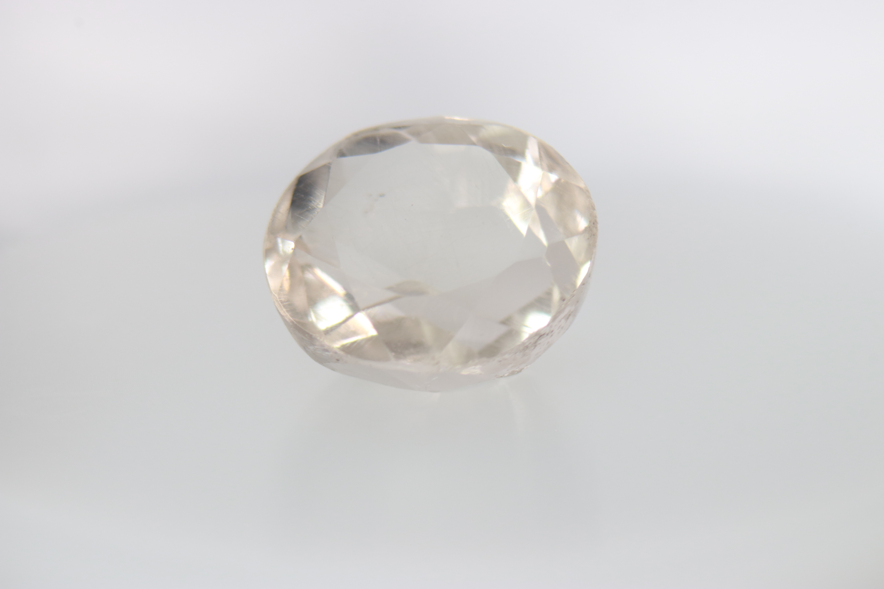 3.7ct White - Off Spinel Vs1 Round Shape (0x9.8x5.8 mm) Unheated gemstone from Sri Lanka