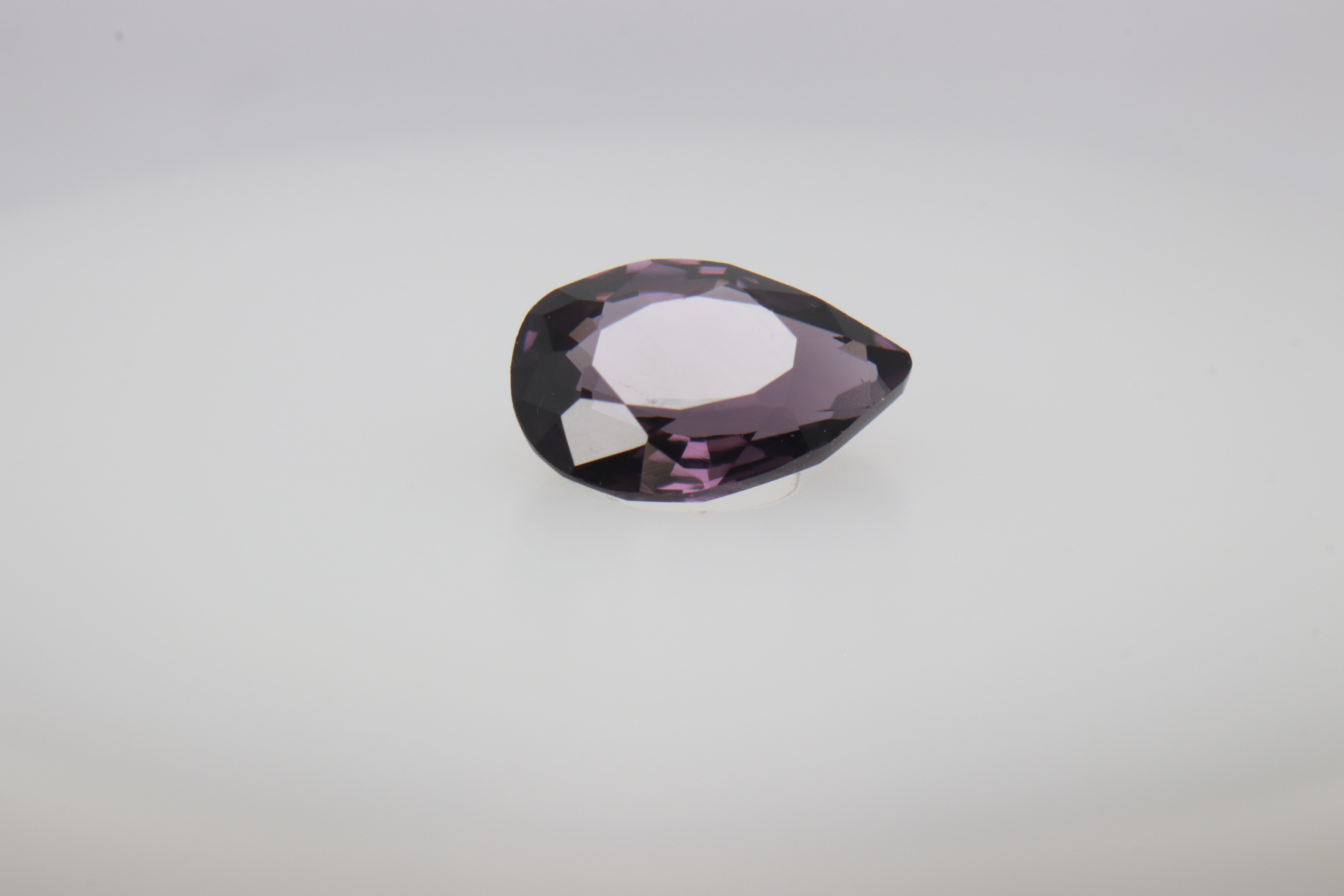 0.7ct Purple Spinel VVS Oval Shape (6.7x4.6x2.6 mm) Unheated gemstone from Sri Lanka
