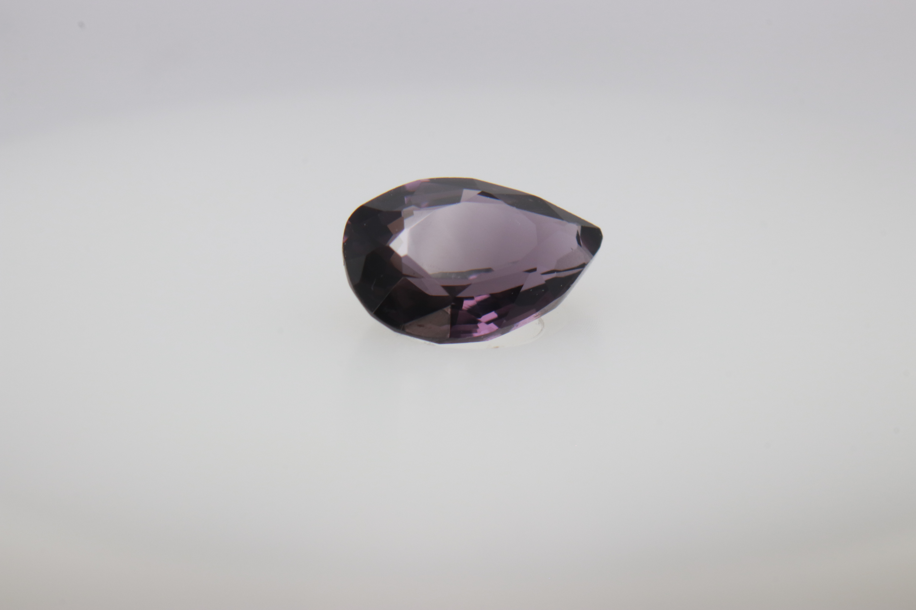 0.7ct Purple Spinel VVS Oval Shape (6.7x4.6x2.6 mm) Unheated gemstone from Sri Lanka