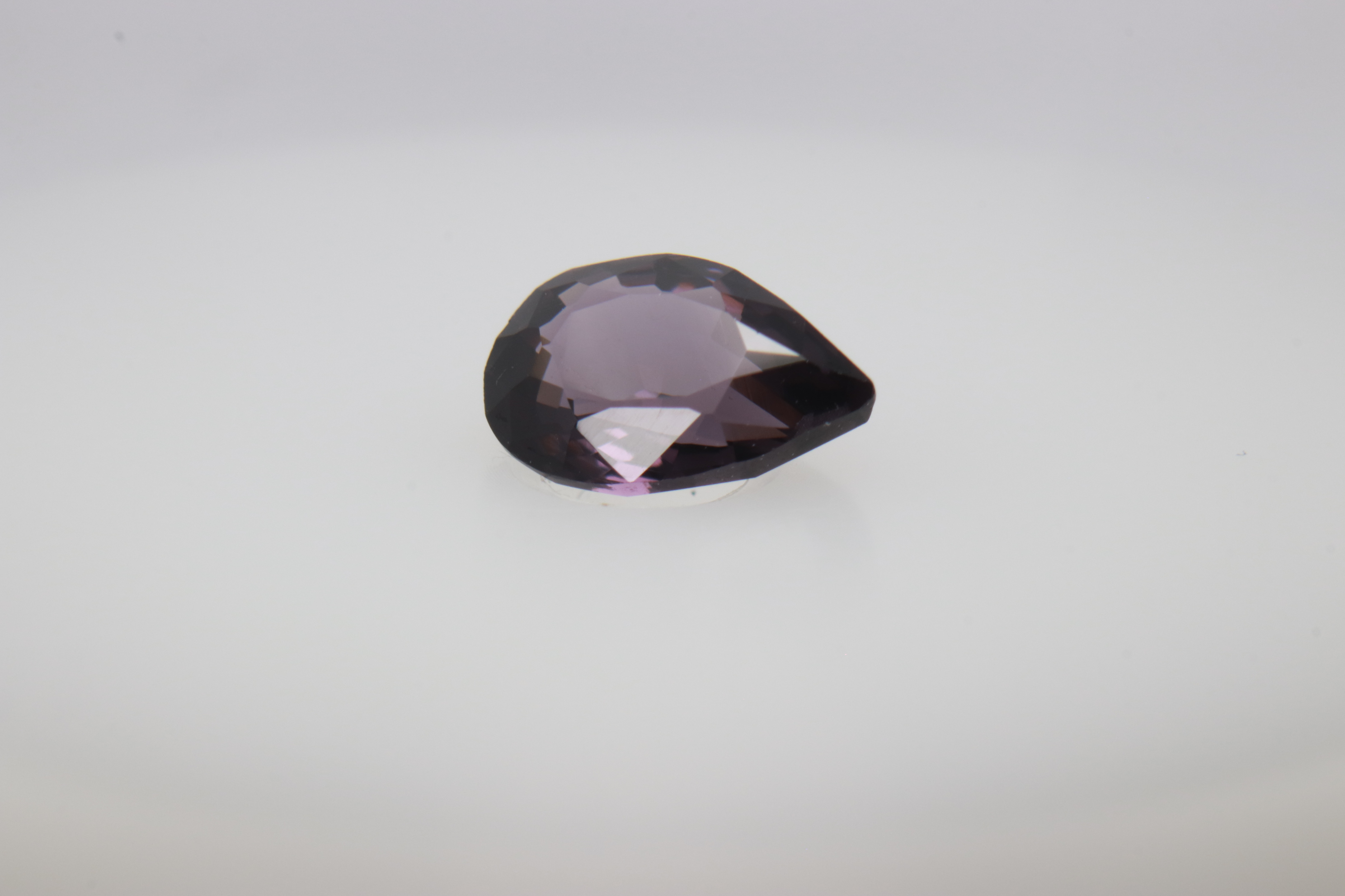 0.7ct Purple Spinel VVS Oval Shape (6.7x4.6x2.6 mm) Unheated gemstone from Sri Lanka