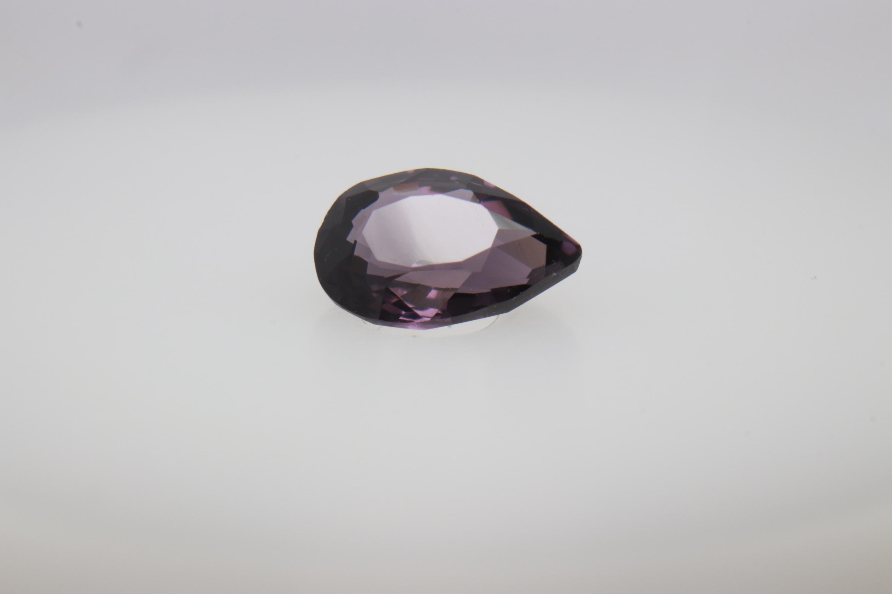 0.7ct Purple Spinel VVS Oval Shape (6.7x4.6x2.6 mm) Unheated gemstone from Sri Lanka