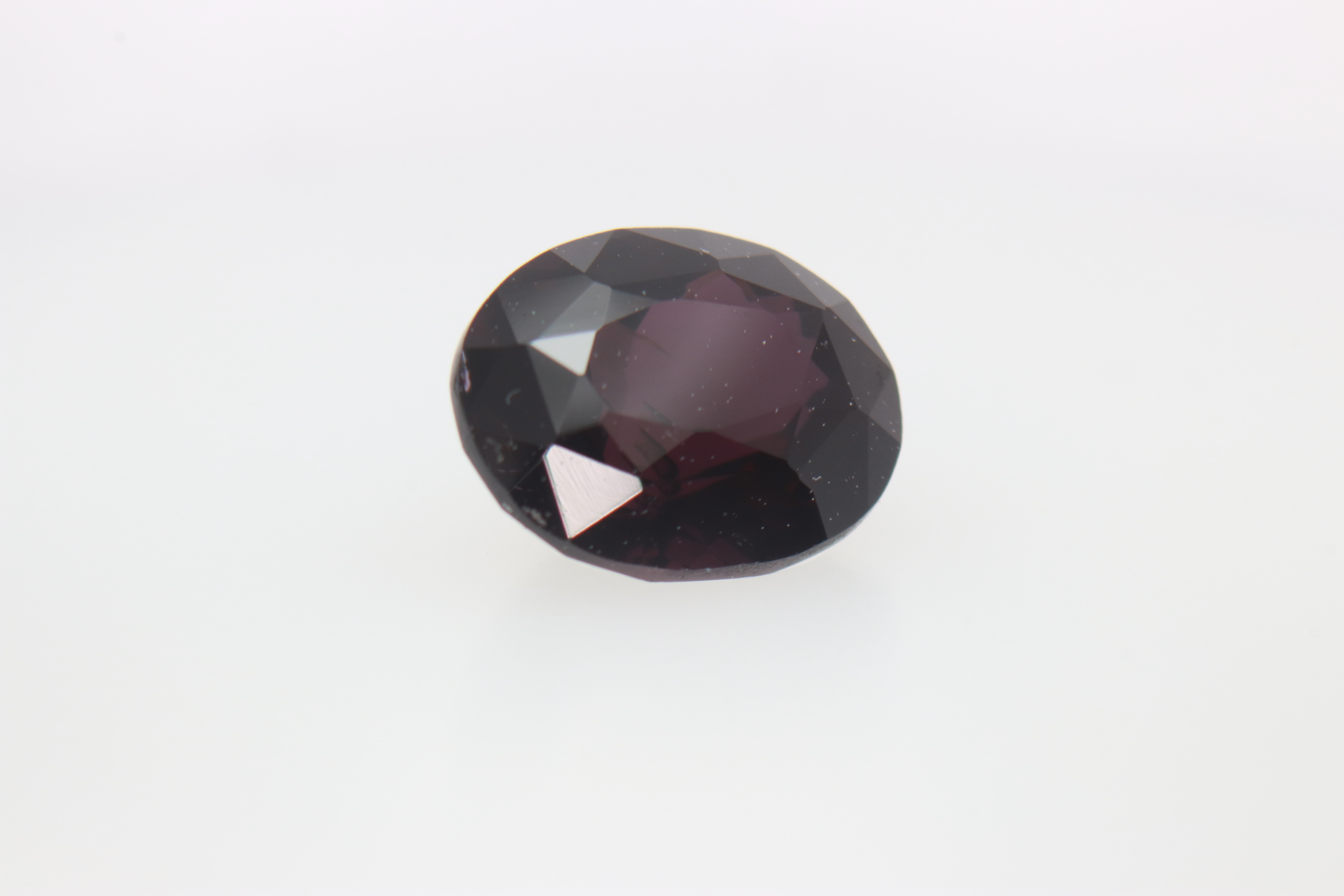 1.5ct Purple Spinel VVS Oval Shape (7.3x6.0x4.1 mm) Unheated gemstone from Sri Lanka