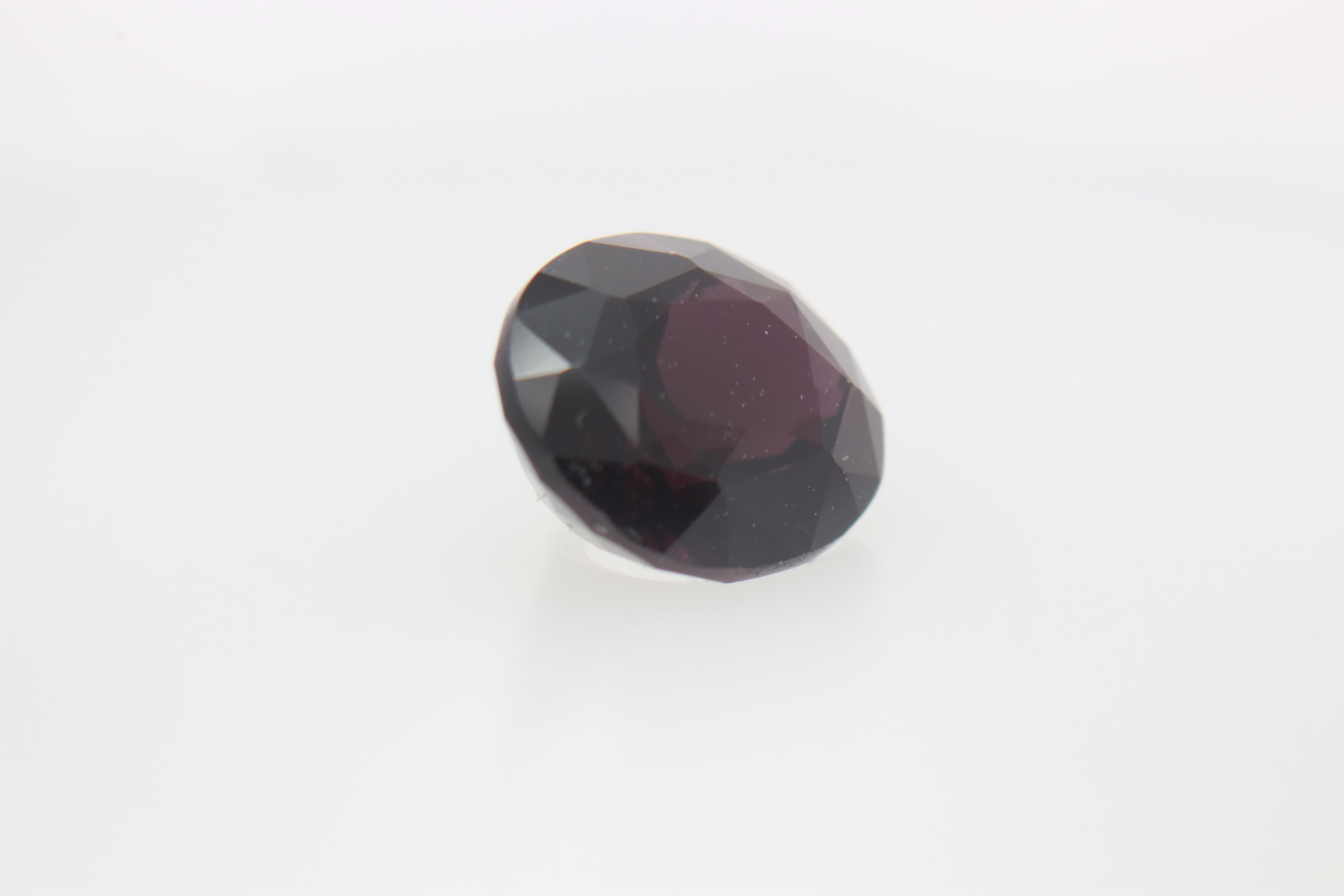 1.5ct Purple Spinel VVS Oval Shape (7.3x6.0x4.1 mm) Unheated gemstone from Sri Lanka