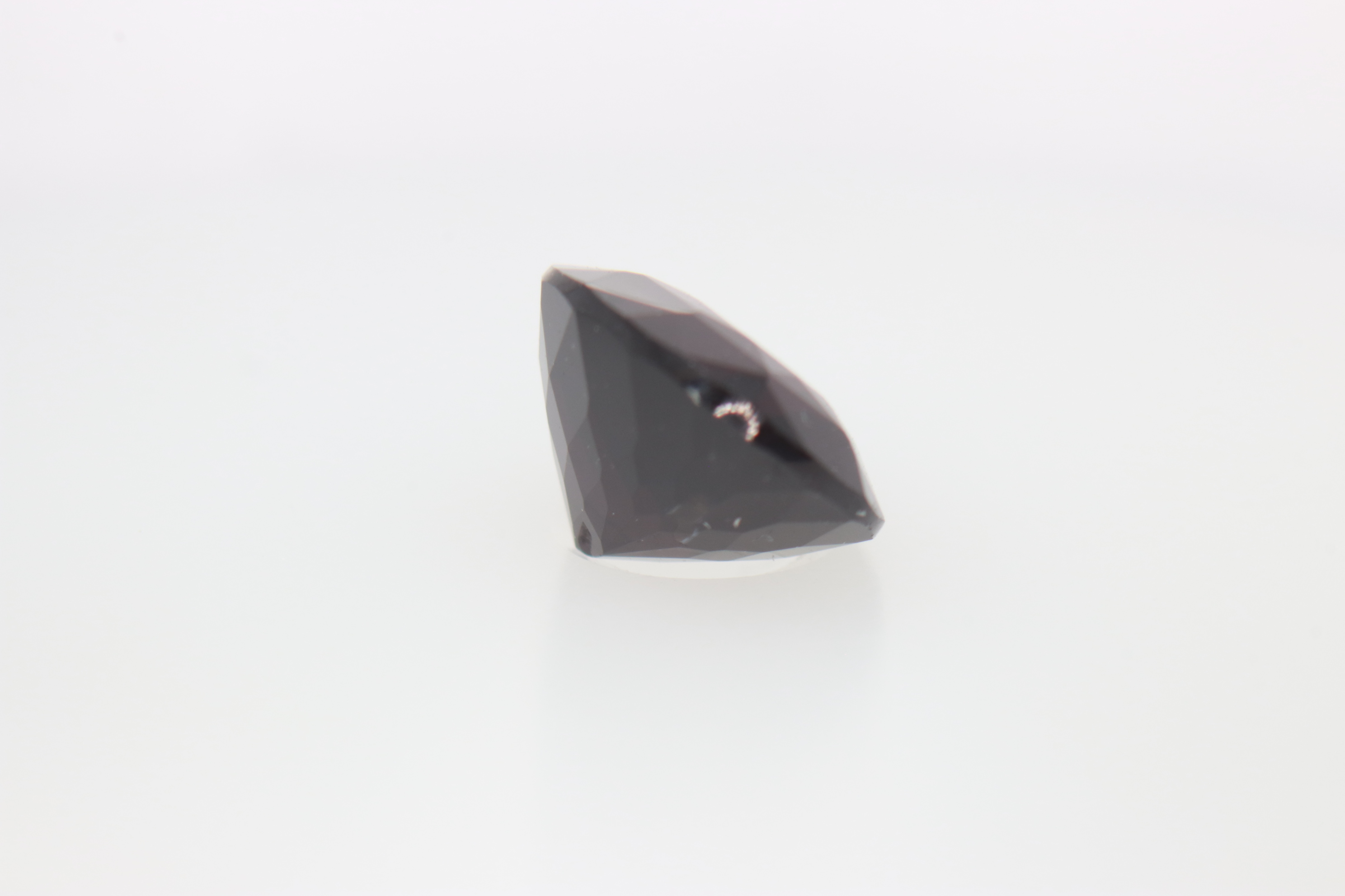 1.5ct Purple Spinel VVS Oval Shape (7.3x6.0x4.1 mm) Unheated gemstone from Sri Lanka