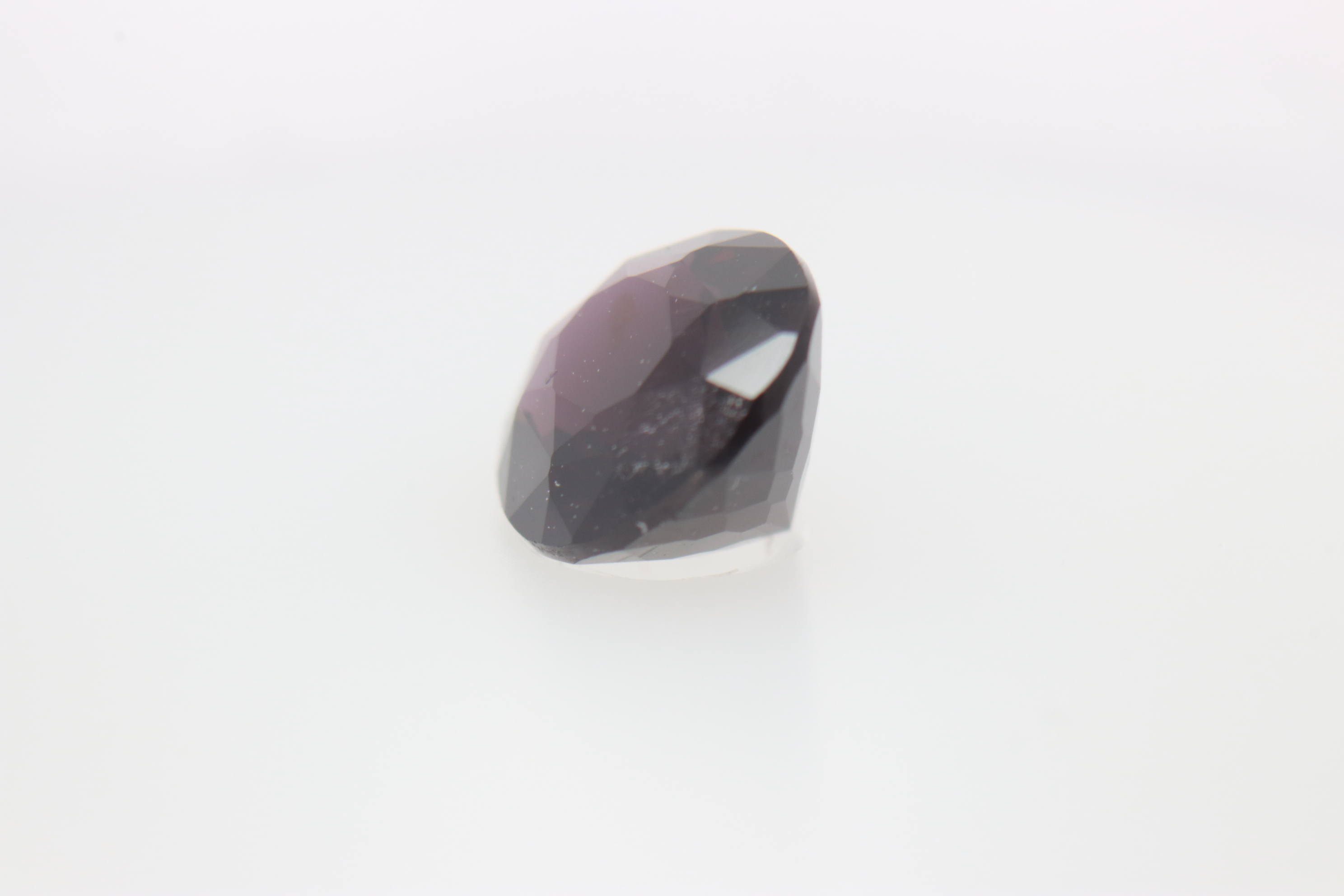 1.5ct Purple Spinel VVS Oval Shape (7.3x6.0x4.1 mm) Unheated gemstone from Sri Lanka
