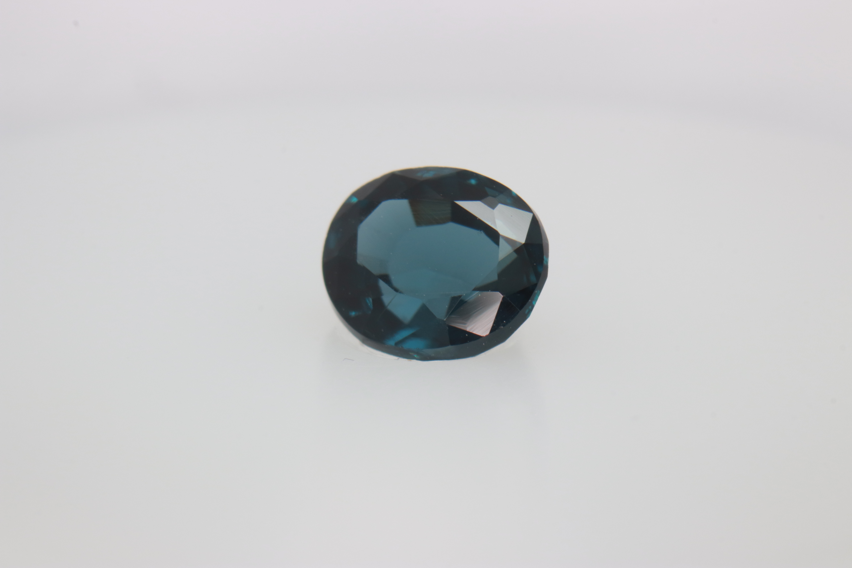 0.8ct Alice Blue Spinel VVS Oval Shape (6.0x4.9x3.0 mm) Unheated gemstone from Sri Lanka