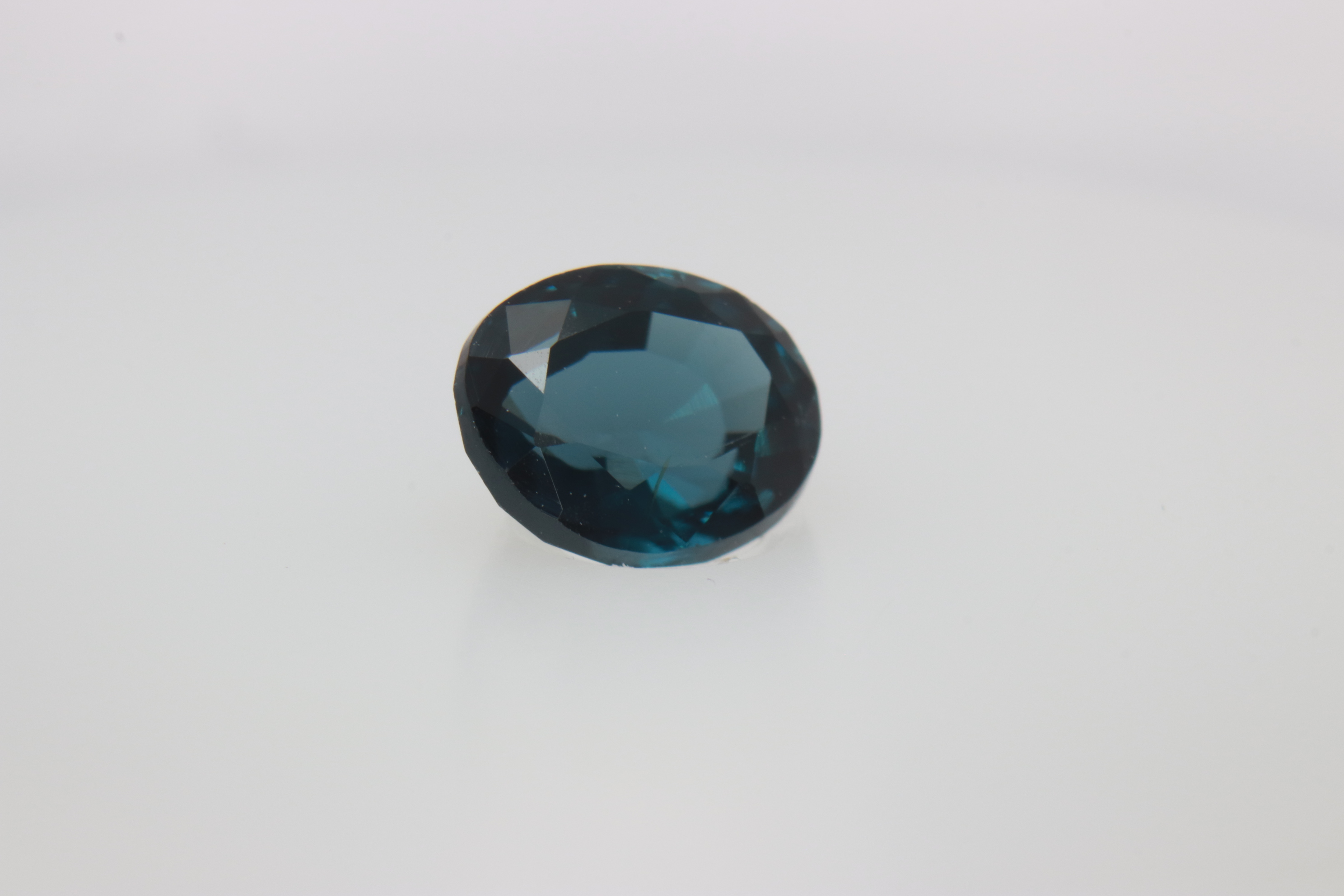 0.8ct Alice Blue Spinel VVS Oval Shape (6.0x4.9x3.0 mm) Unheated gemstone from Sri Lanka