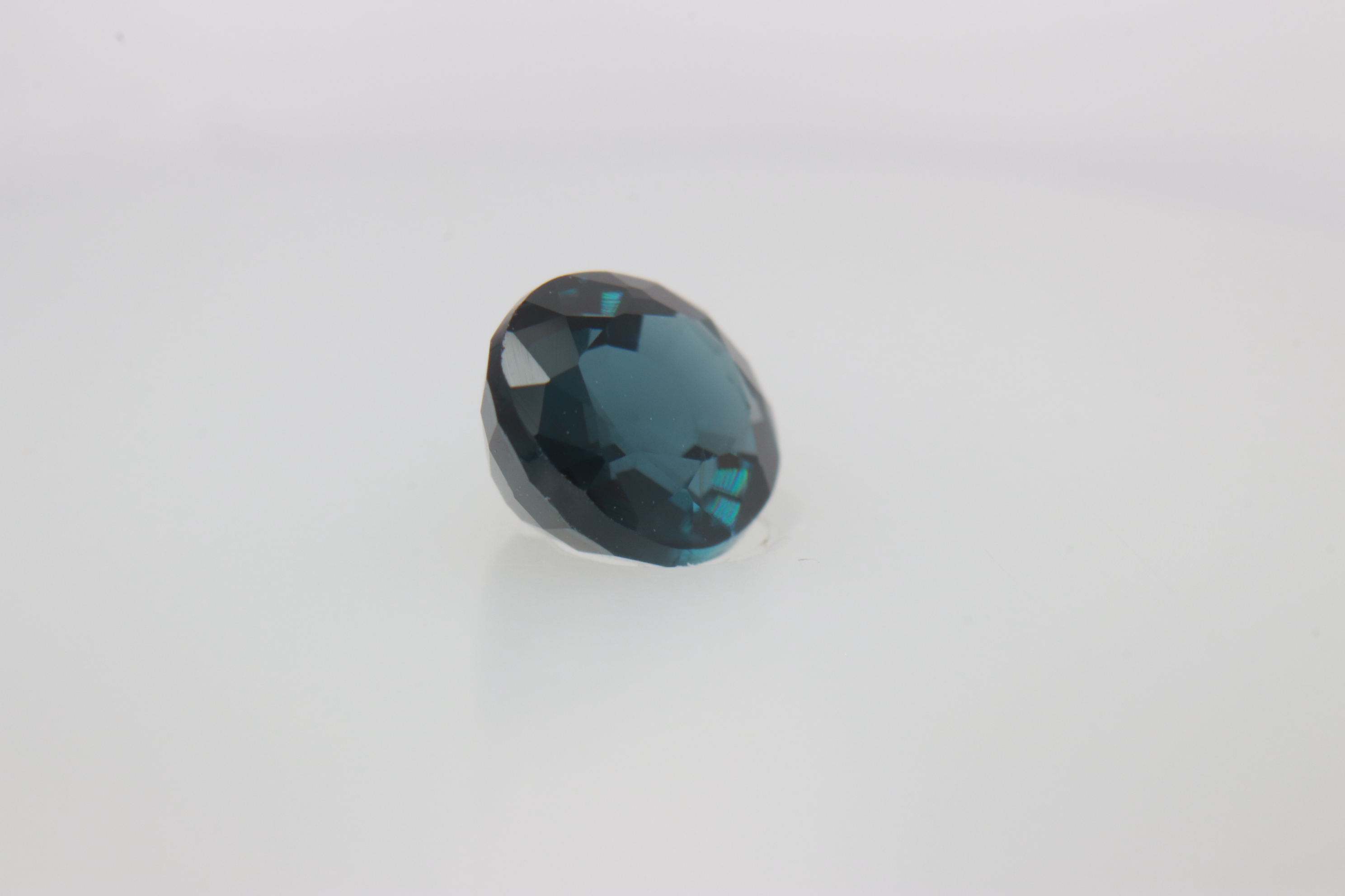 0.8ct Alice Blue Spinel VVS Oval Shape (6.0x4.9x3.0 mm) Unheated gemstone from Sri Lanka