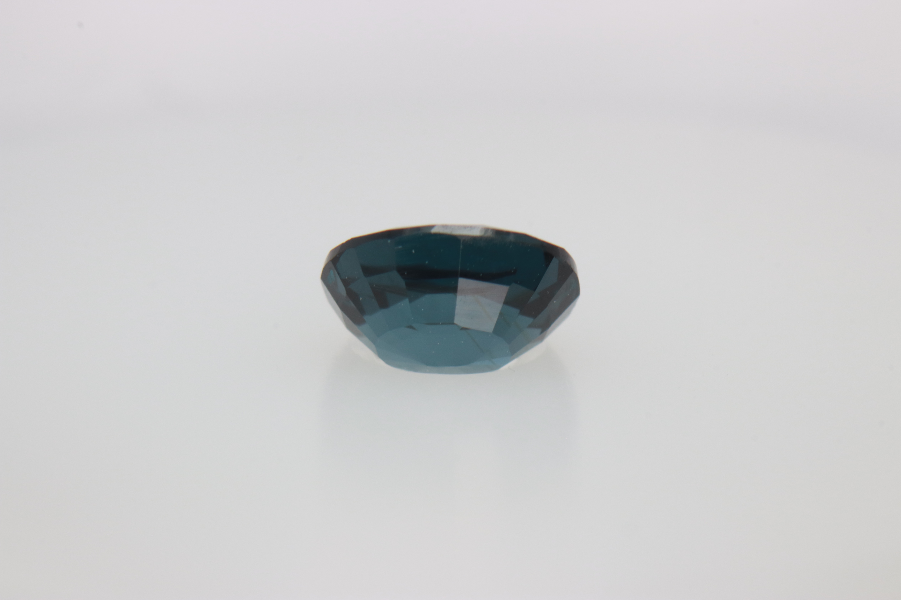 0.8ct Alice Blue Spinel VVS Oval Shape (6.0x4.9x3.0 mm) Unheated gemstone from Sri Lanka