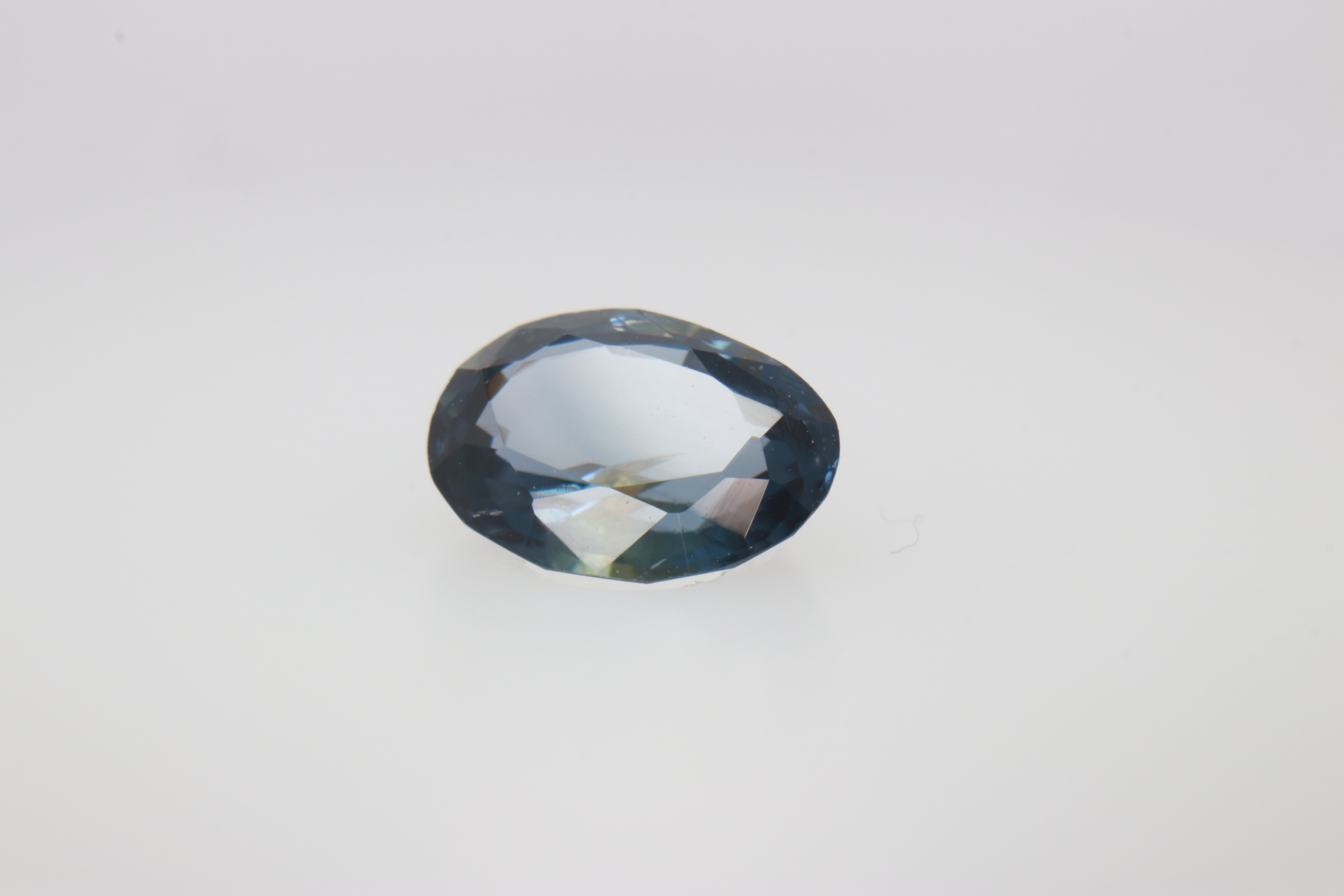 0.6ct Cobolt Spinel VVS Oval Shape (6.5x4.8x2.7 mm) Unheated gemstone from Sri Lanka
