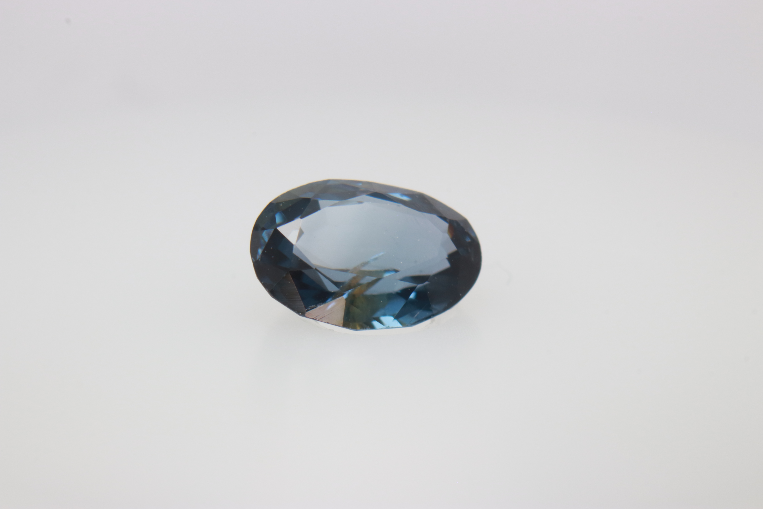 0.6ct Cobolt Spinel VVS Oval Shape (6.5x4.8x2.7 mm) Unheated gemstone from Sri Lanka