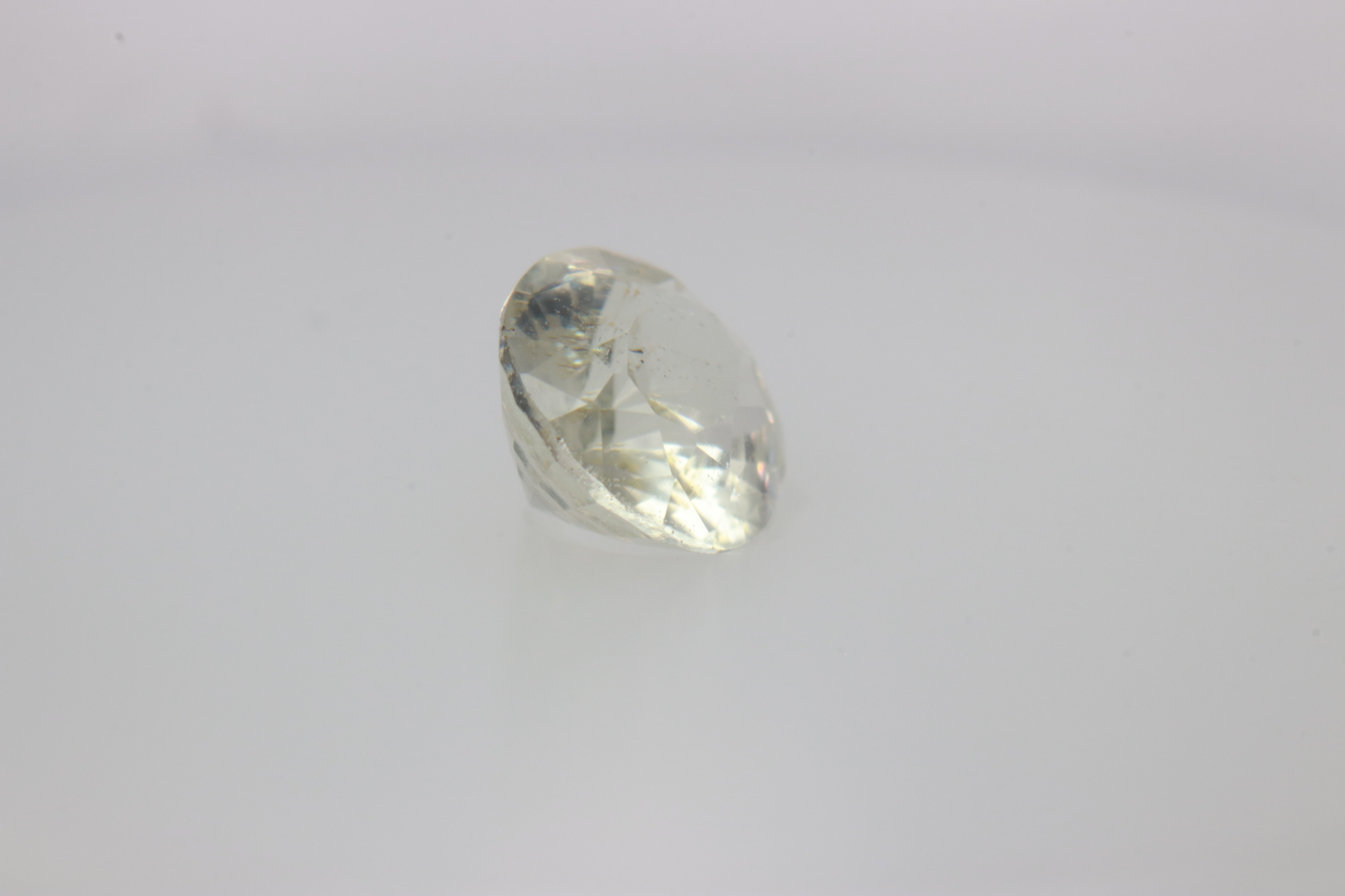 0.85ct Floral White Spinel Vs1 Oval Shape (6.5x5.4x3.5 mm) Unheated gemstone from Sri Lanka