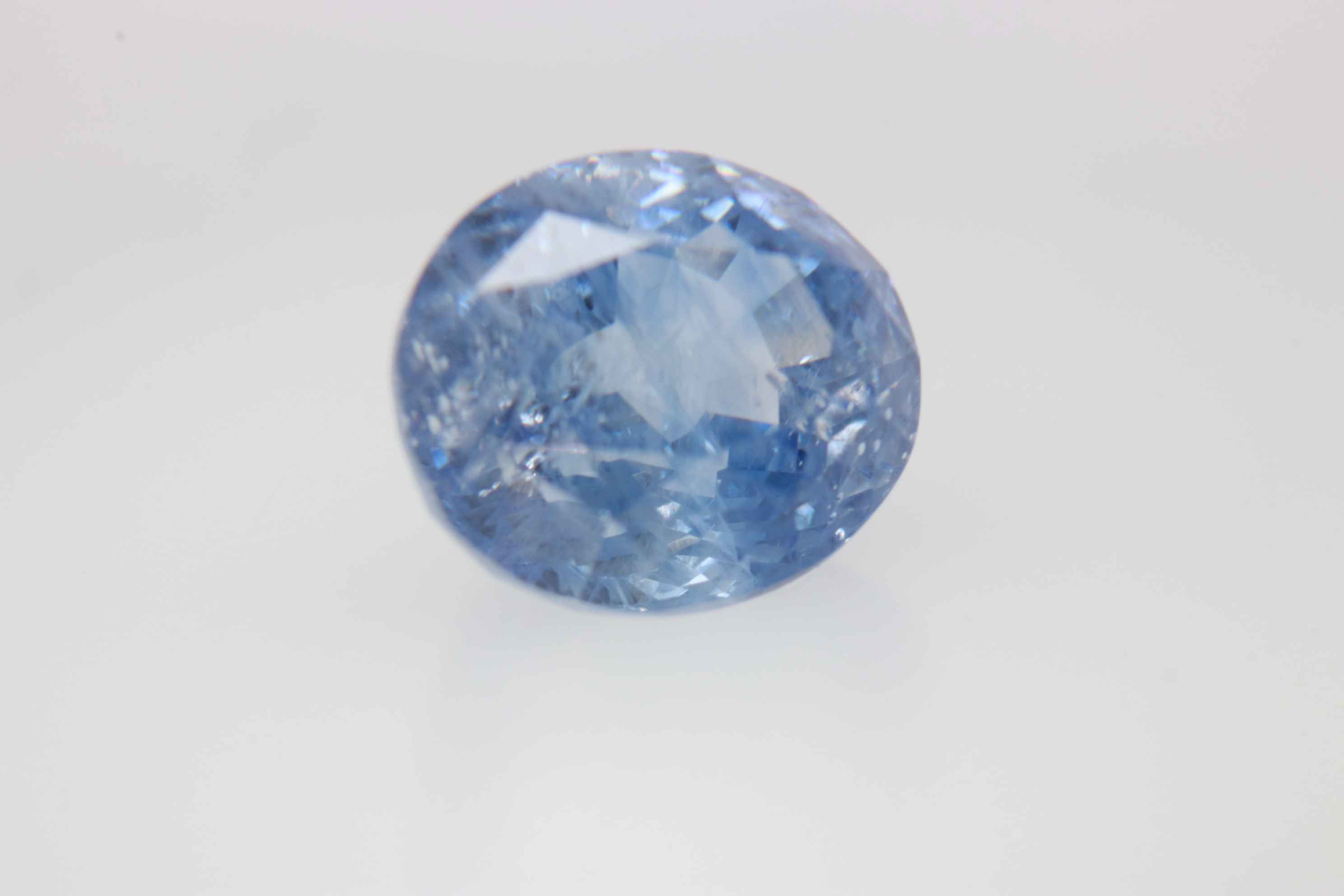 3.0ct Cornflower Blue Sapphire VSI Oval Shape (8.5x7.5x5.6 mm) Unheated gemstone from Sri Lanka