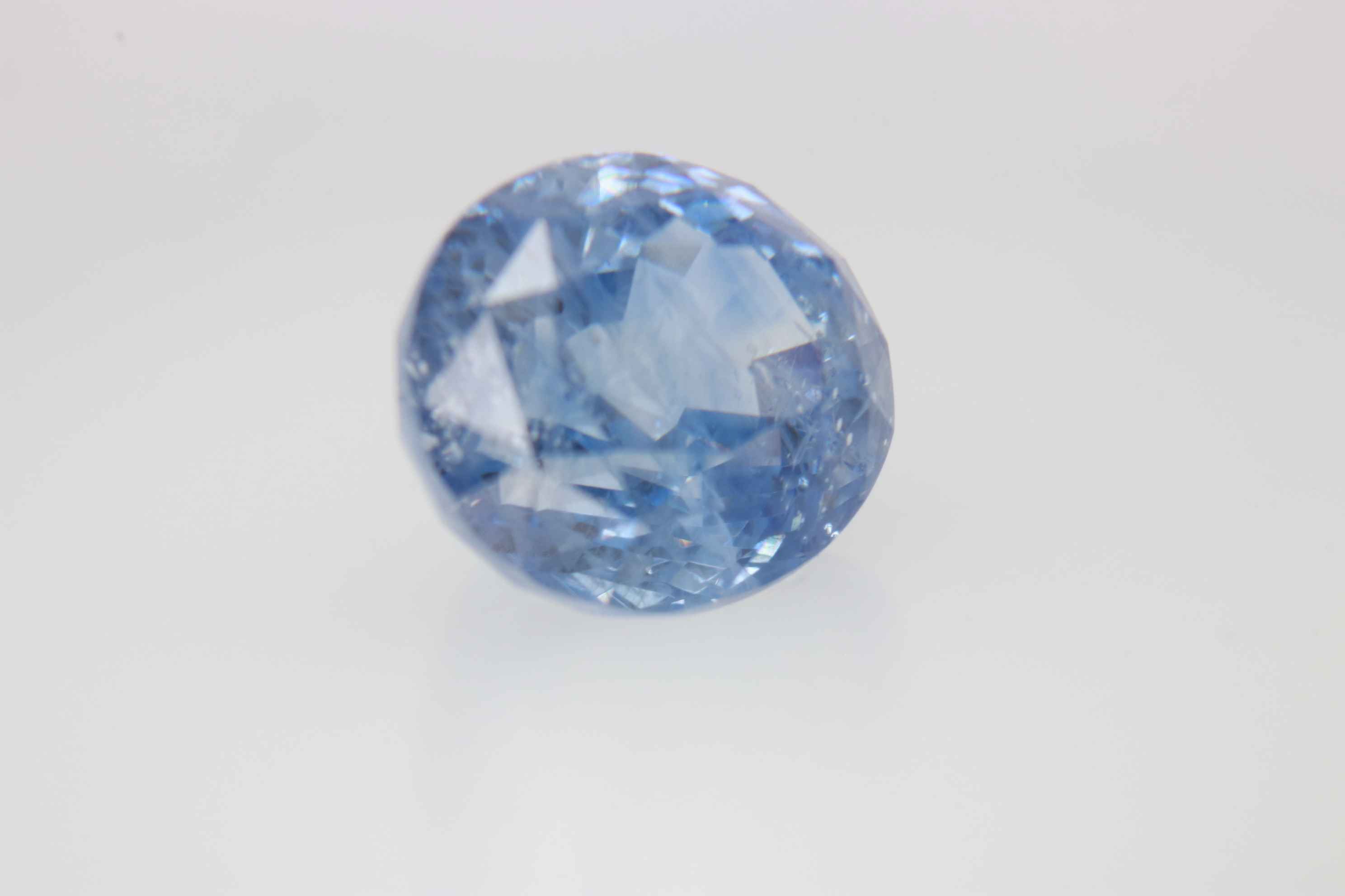 3.0ct Cornflower Blue Sapphire VSI Oval Shape (8.5x7.5x5.6 mm) Unheated gemstone from Sri Lanka