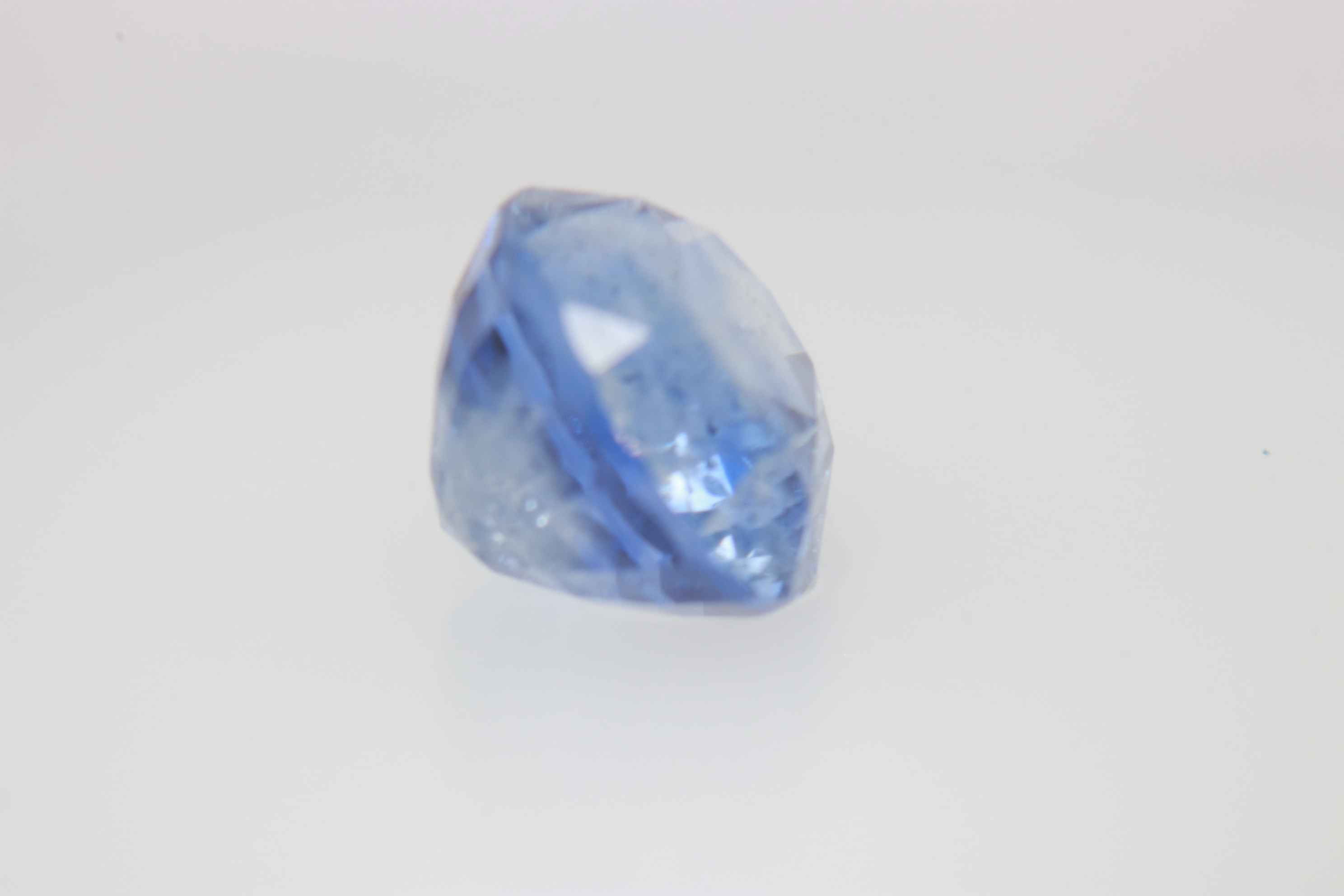 3.0ct Cornflower Blue Sapphire VSI Oval Shape (8.5x7.5x5.6 mm) Unheated gemstone from Sri Lanka