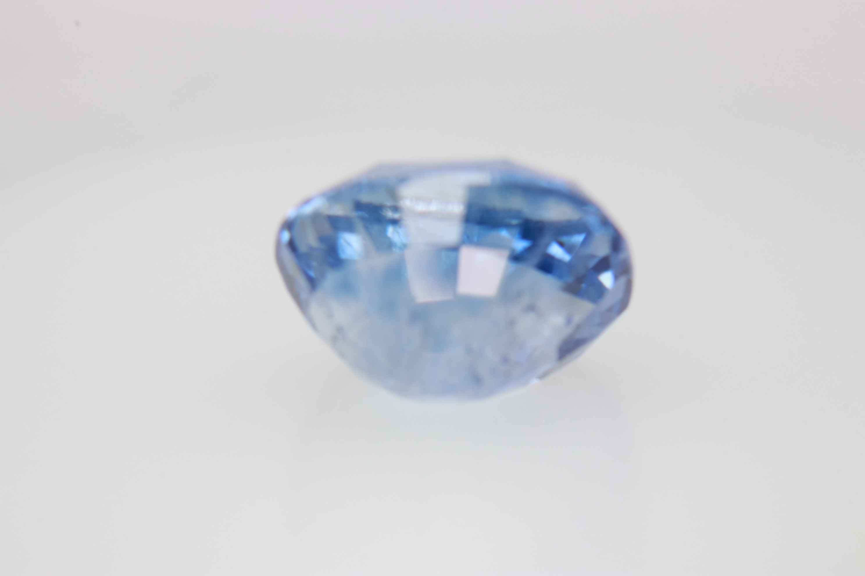 3.0ct Cornflower Blue Sapphire VSI Oval Shape (8.5x7.5x5.6 mm) Unheated gemstone from Sri Lanka