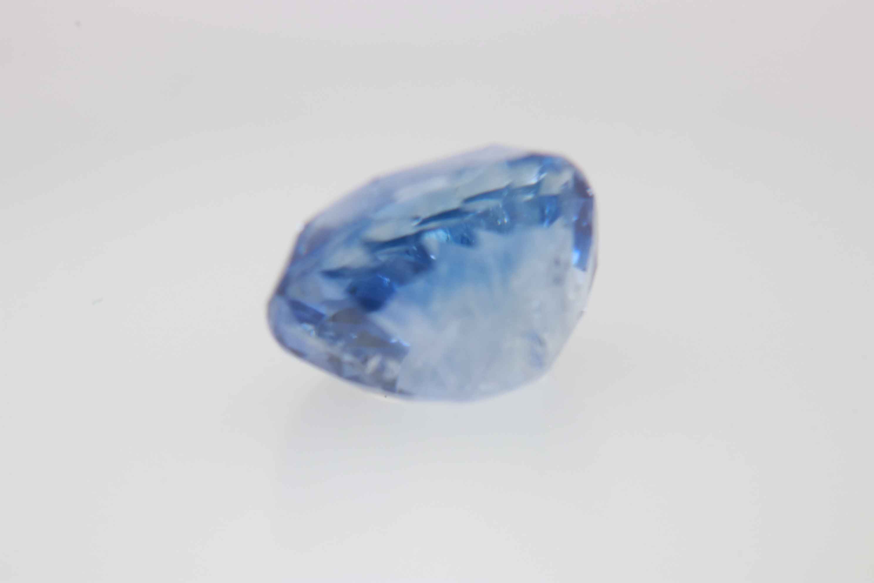 3.0ct Cornflower Blue Sapphire VSI Oval Shape (8.5x7.5x5.6 mm) Unheated gemstone from Sri Lanka
