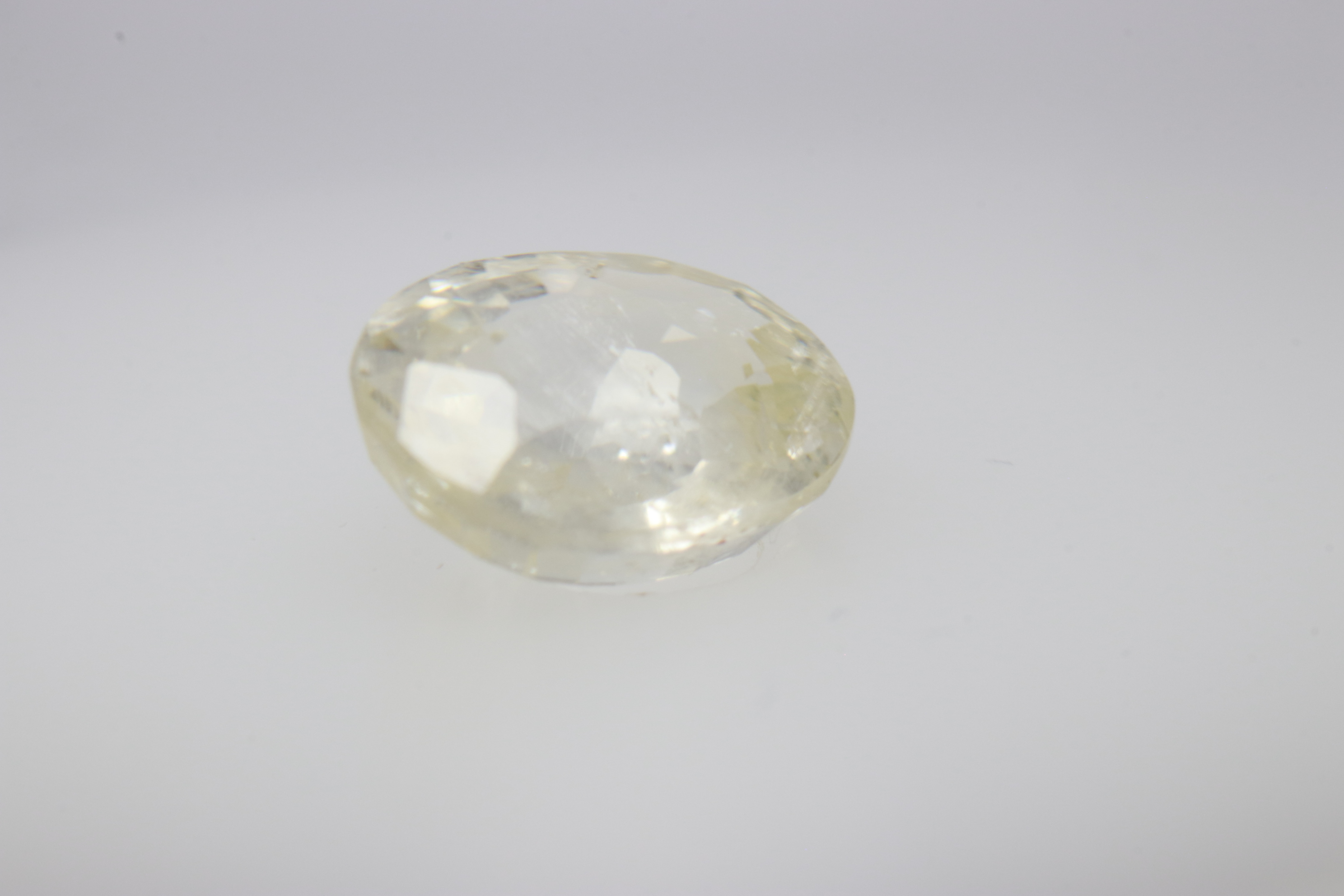 1.8ct Light Goldenrod Yellow Sapphire Vs1 Oval Shape (8.1x6.5x3.3 mm) Unheated gemstone from Sri Lanka