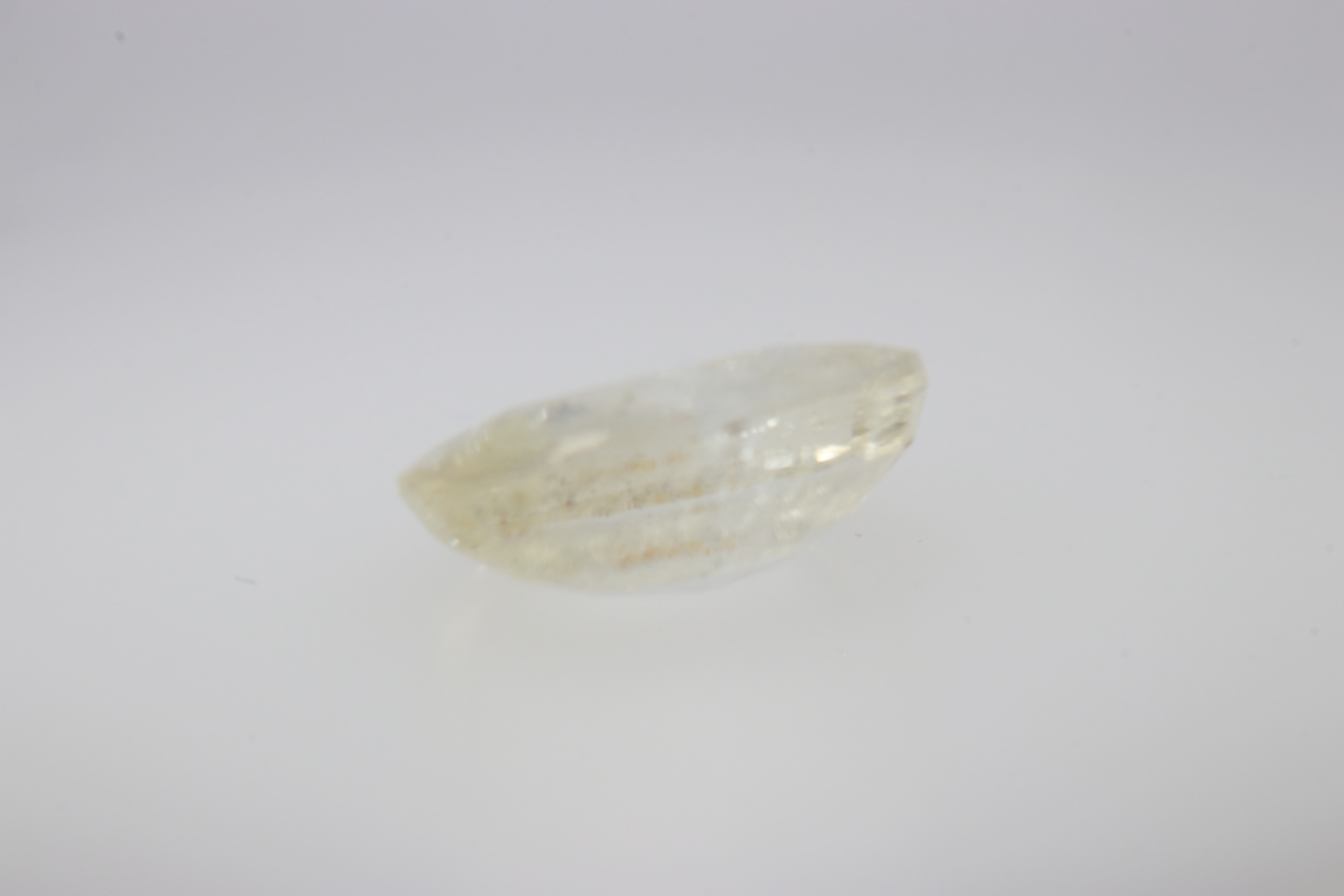 1.8ct Light Goldenrod Yellow Sapphire Vs1 Oval Shape (8.1x6.5x3.3 mm) Unheated gemstone from Sri Lanka