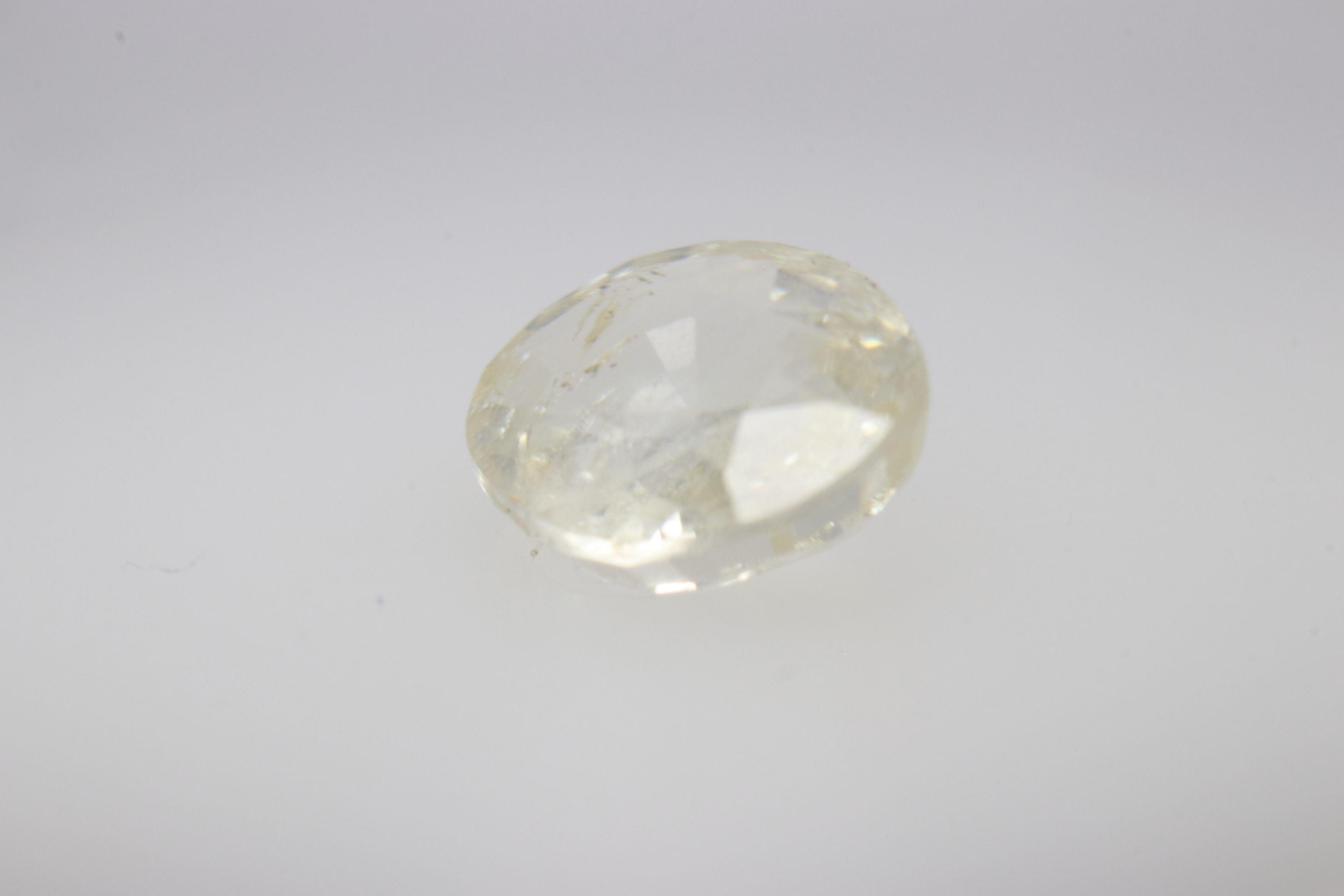 1.8ct Light Goldenrod Yellow Sapphire Vs1 Oval Shape (8.1x6.5x3.3 mm) Unheated gemstone from Sri Lanka