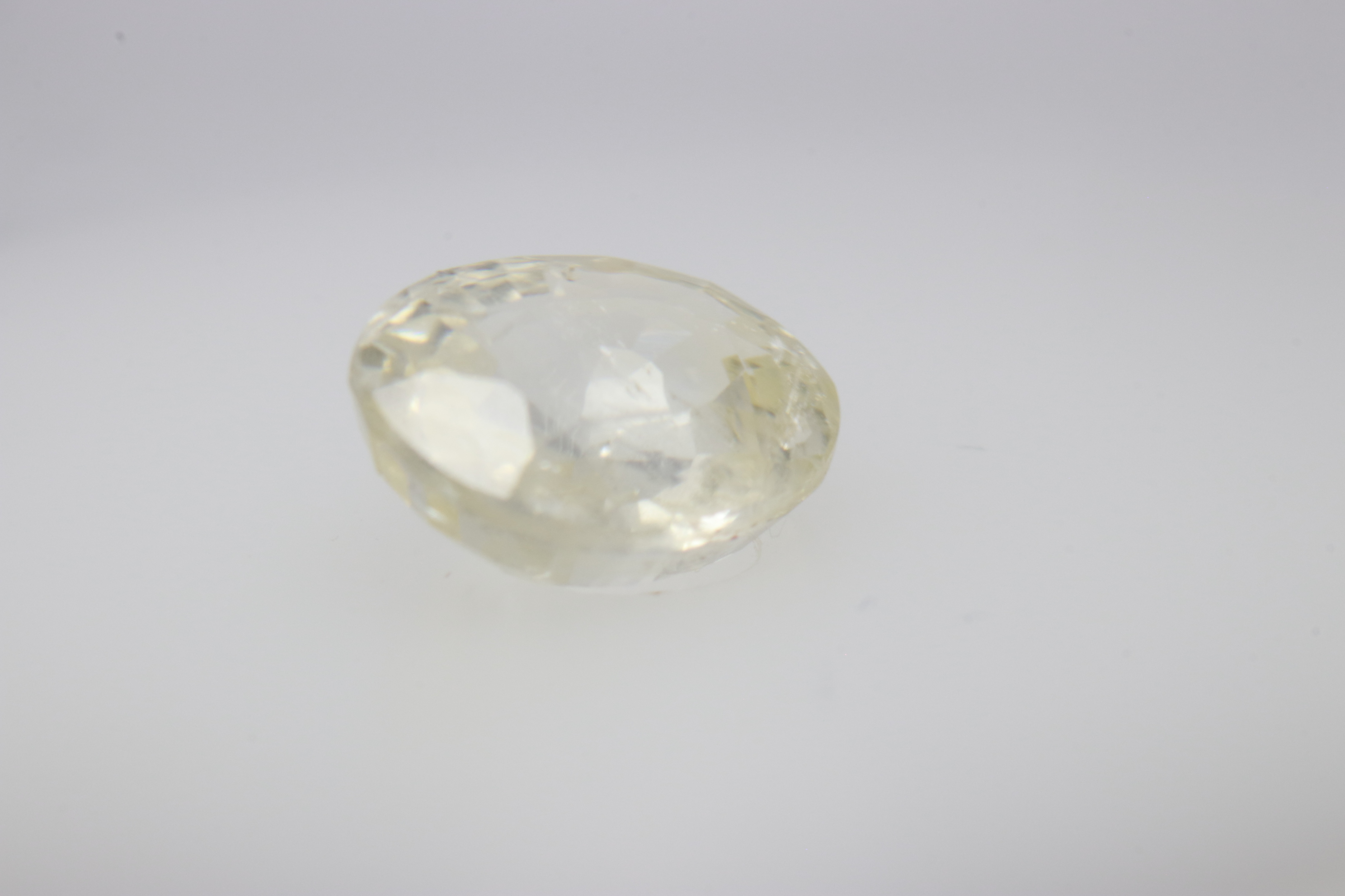 1.8ct Light Goldenrod Yellow Sapphire Vs1 Oval Shape (8.1x6.5x3.3 mm) Unheated gemstone from Sri Lanka