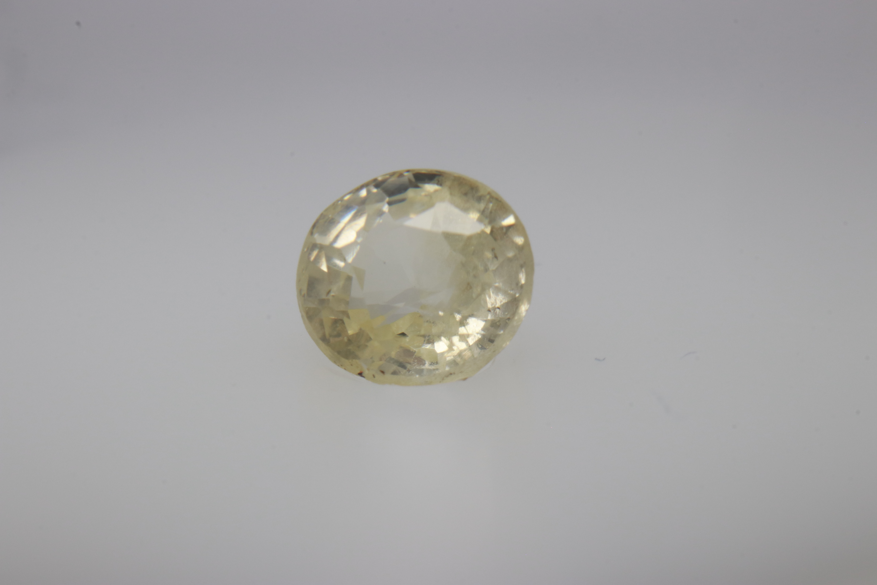 1ct Light Yellow Sapphire Vs1 Oval Shape (5.5x5.1x3.7 mm) Unheated gemstone from Sri Lanka