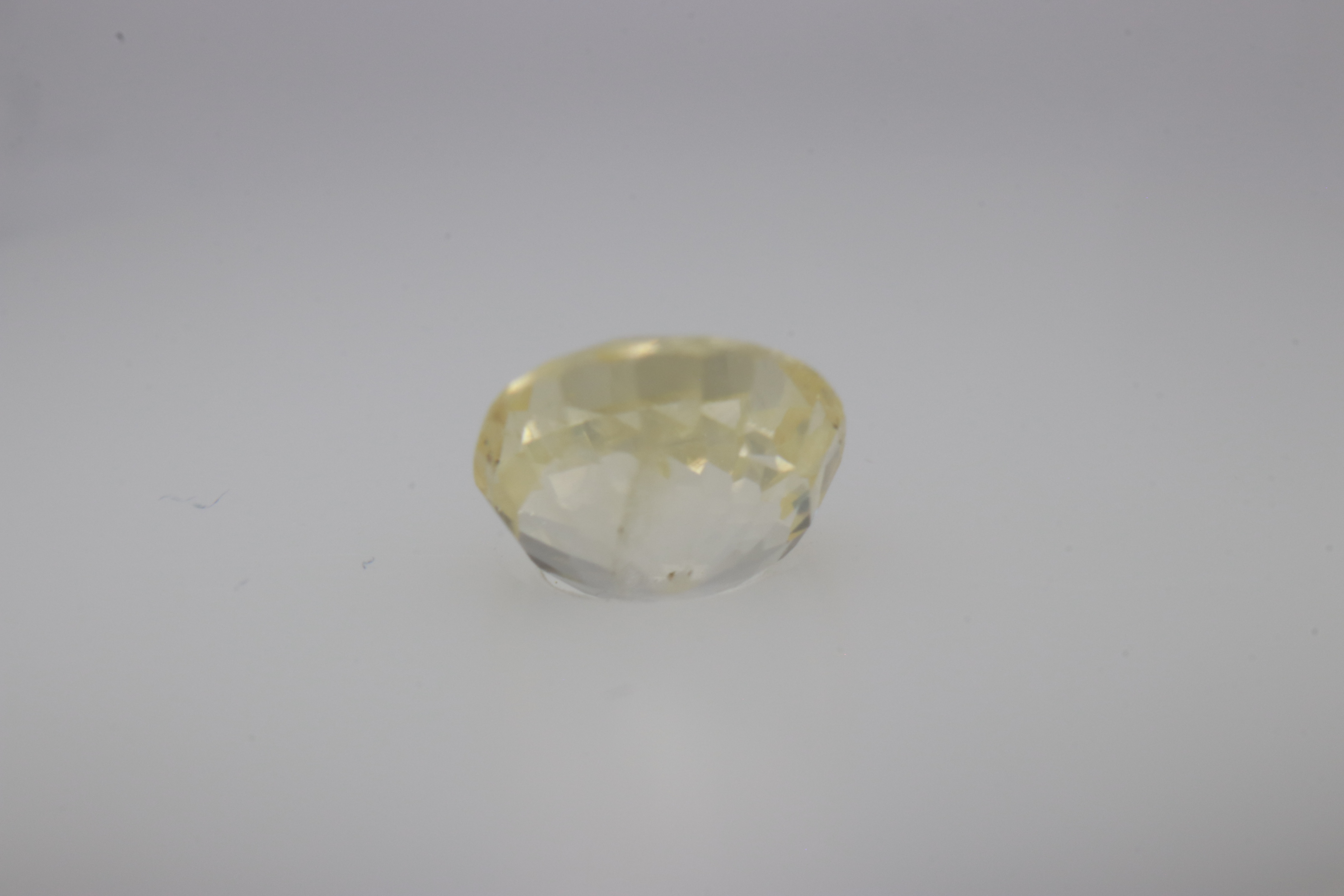 1ct Light Yellow Sapphire Vs1 Oval Shape (5.5x5.1x3.7 mm) Unheated gemstone from Sri Lanka