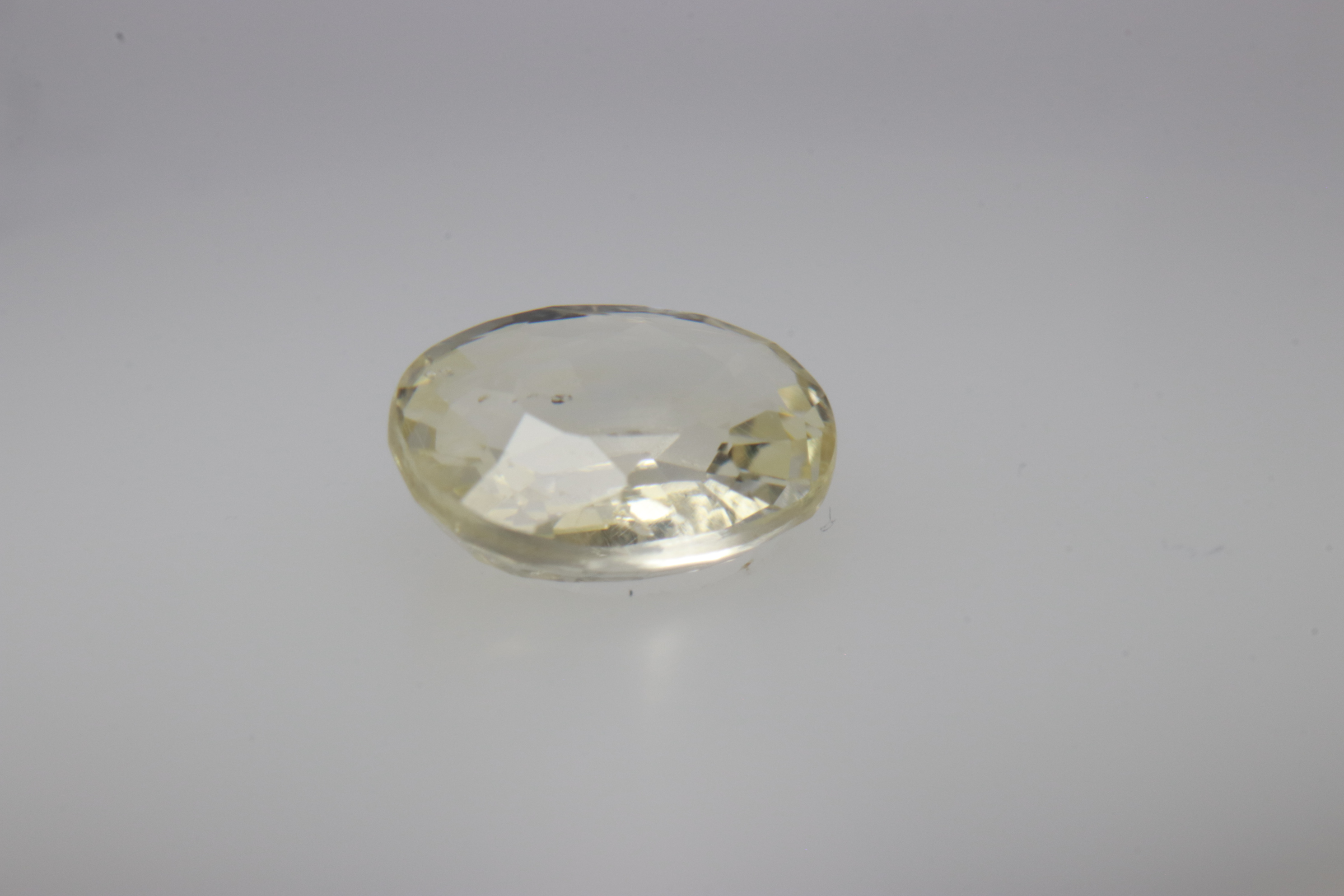 1.1ct Light Goldenrod Yellow Sapphire Vs1 Oval Shape (6.8x5.7x2.6 mm) Unheated gemstone from Sri Lanka