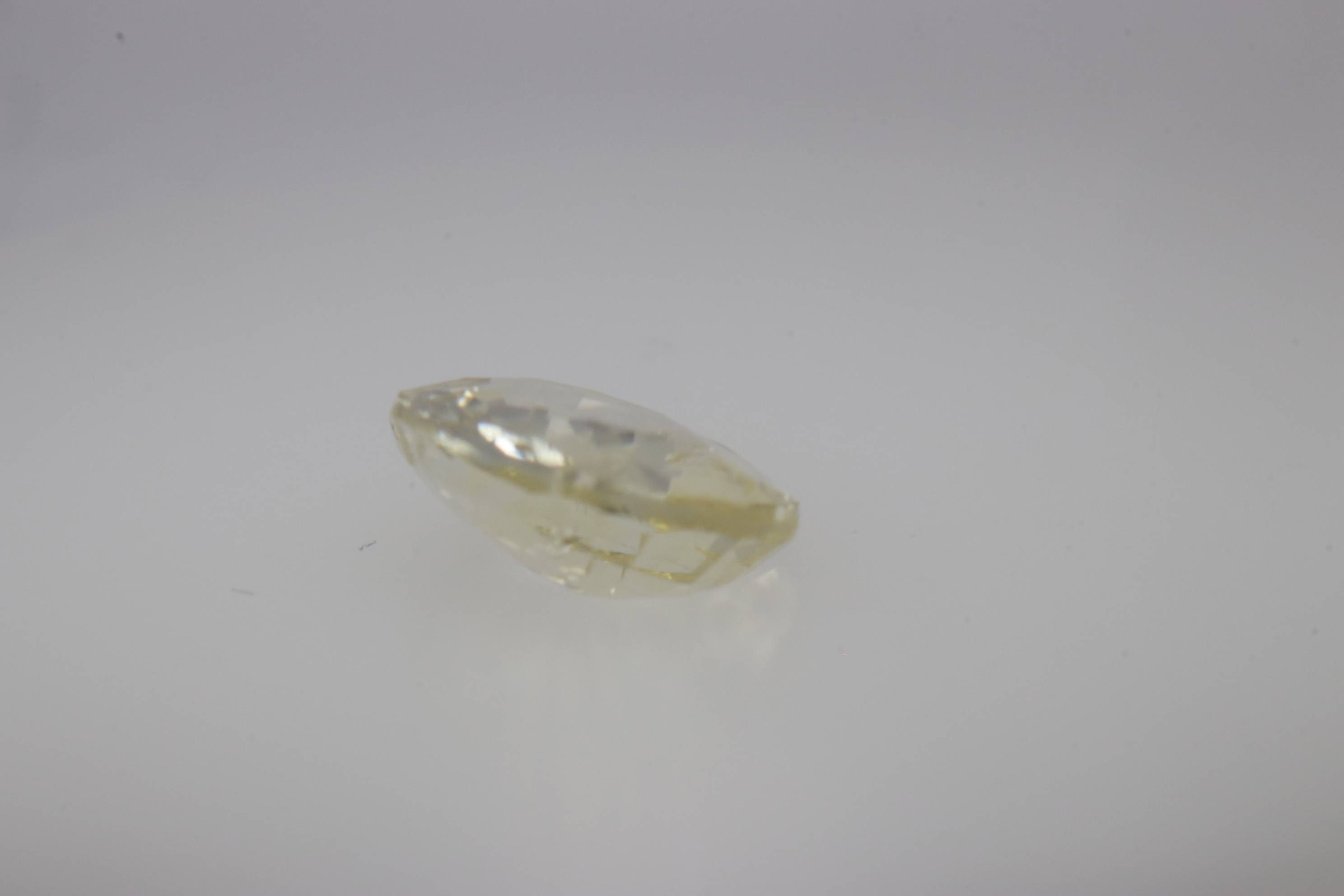 1.1ct Light Goldenrod Yellow Sapphire Vs1 Oval Shape (6.8x5.7x2.6 mm) Unheated gemstone from Sri Lanka