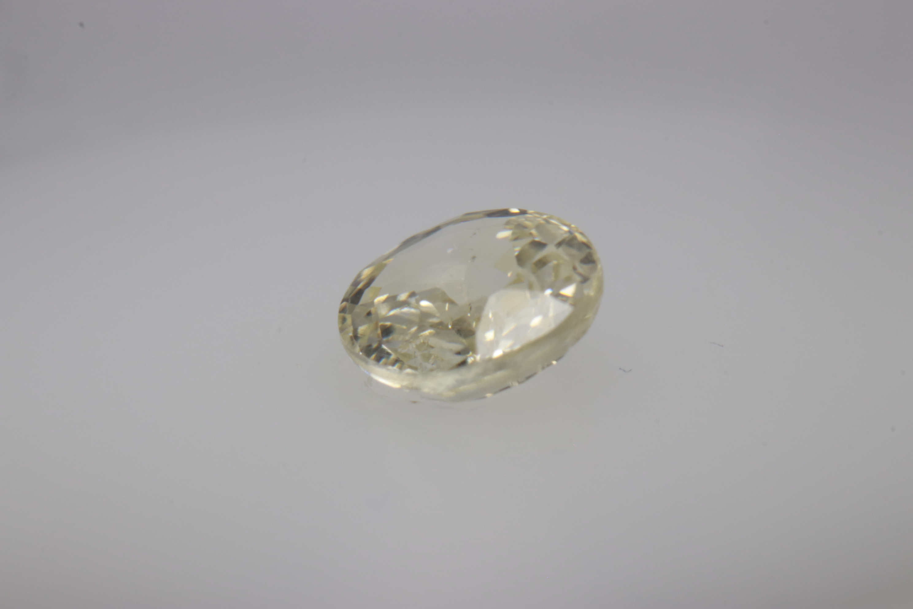 1.1ct Light Goldenrod Yellow Sapphire Vs1 Oval Shape (6.8x5.7x2.6 mm) Unheated gemstone from Sri Lanka