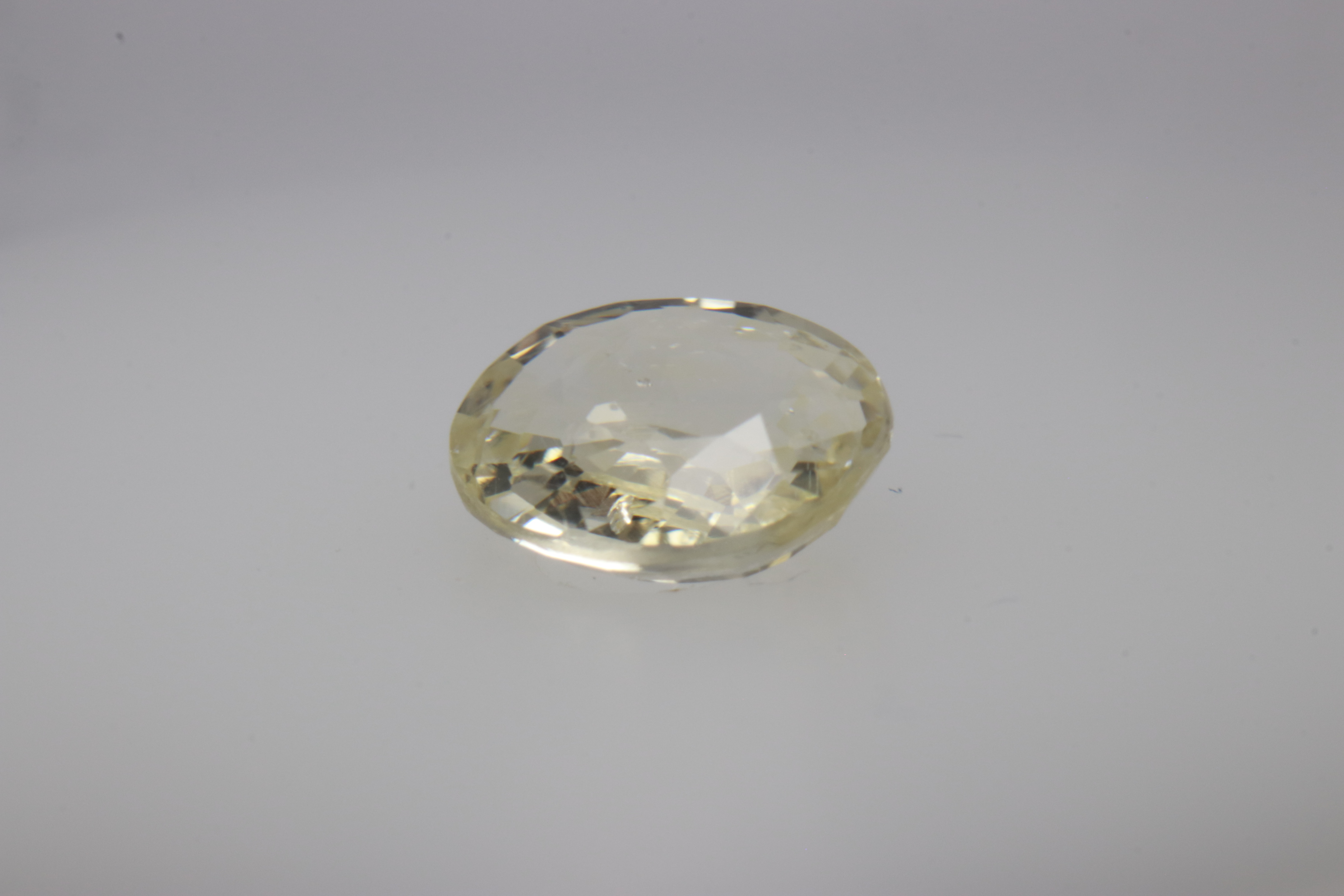 1.1ct Light Goldenrod Yellow Sapphire Vs1 Oval Shape (6.8x5.7x2.6 mm) Unheated gemstone from Sri Lanka