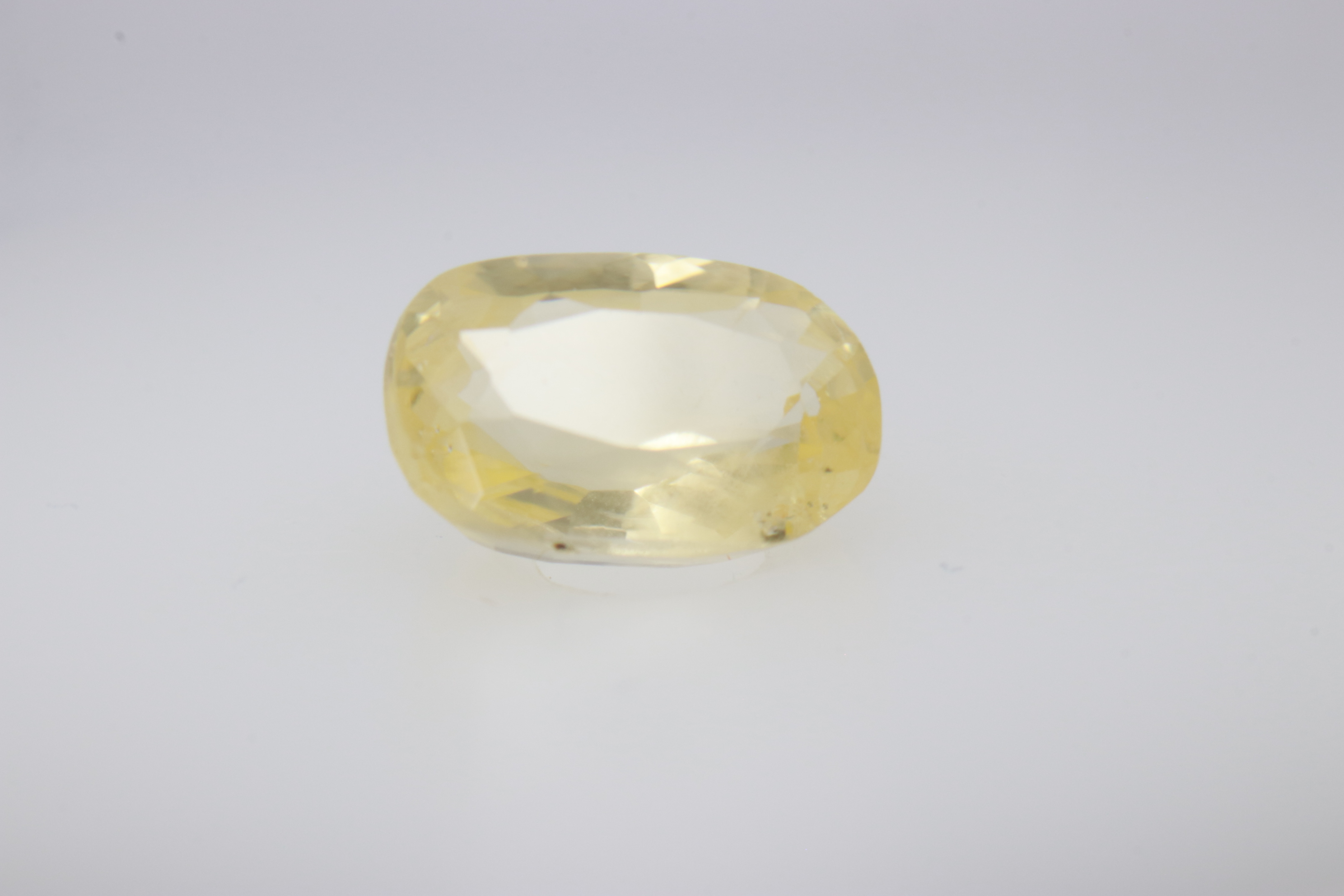 1.4ct Yellow Sapphire VVS1 Oval Shape (3.4x7.5x5.1 mm) Unheated gemstone from Sri Lanka