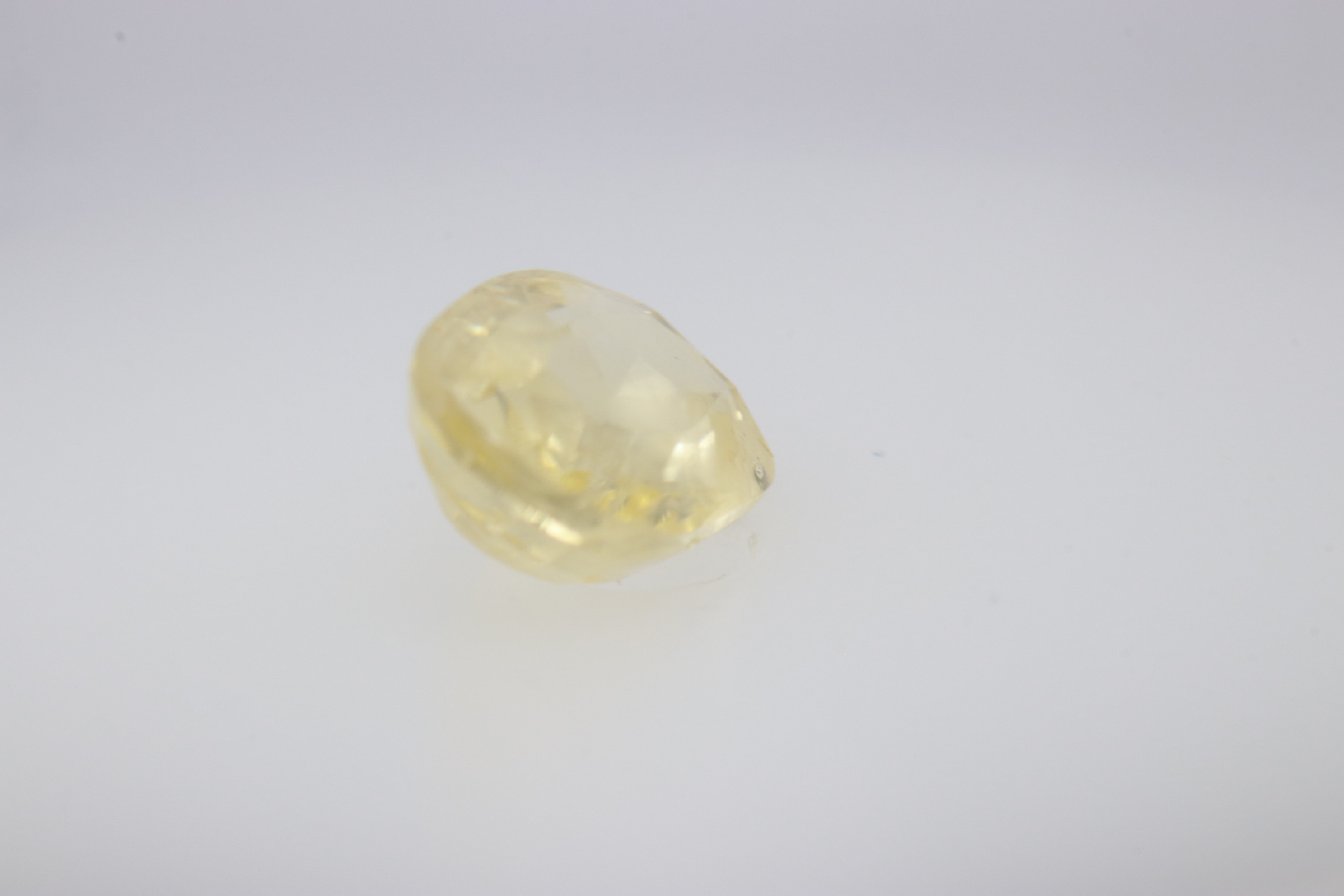 1.4ct Yellow Sapphire VVS1 Oval Shape (3.4x7.5x5.1 mm) Unheated gemstone from Sri Lanka