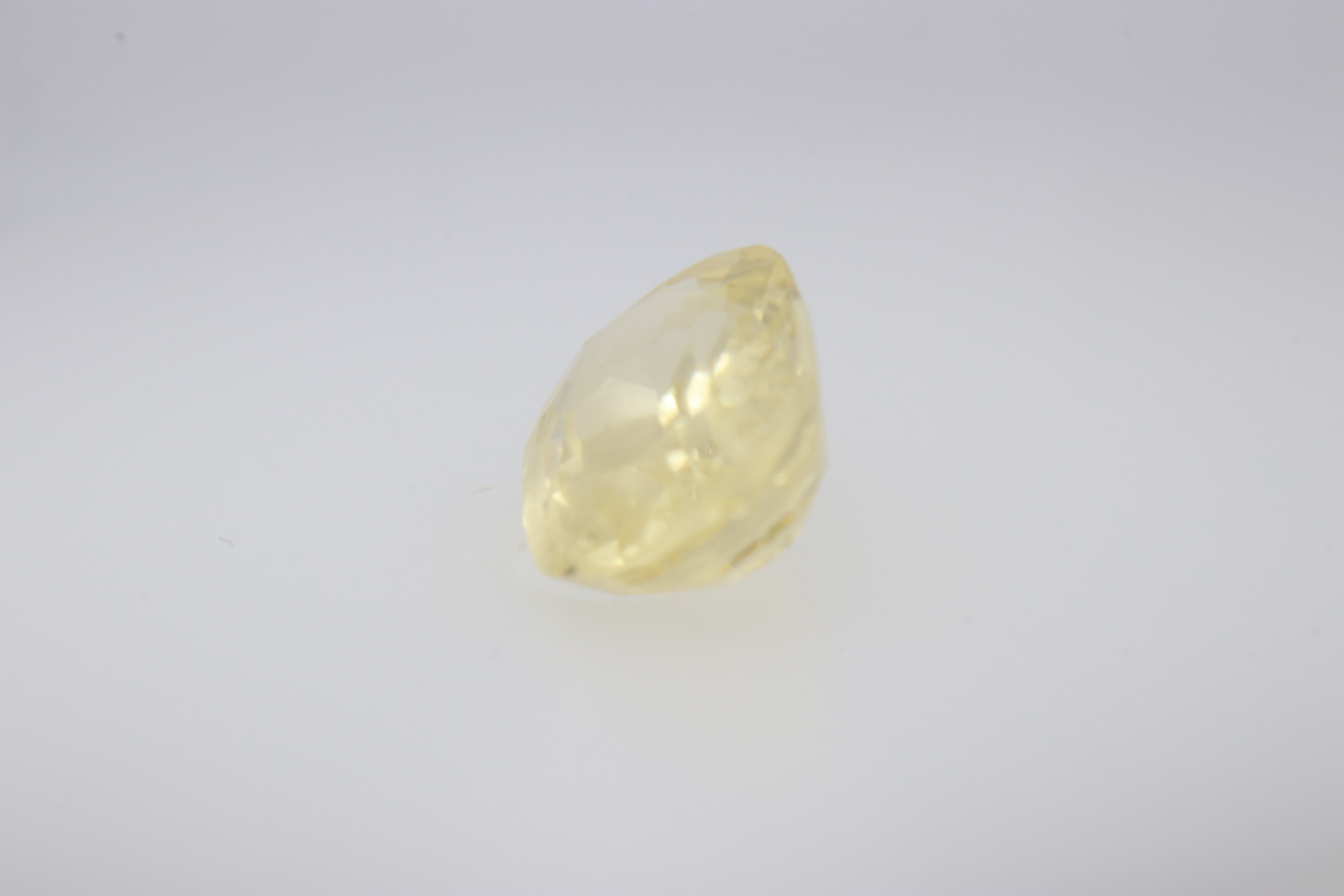 1.4ct Yellow Sapphire VVS1 Oval Shape (3.4x7.5x5.1 mm) Unheated gemstone from Sri Lanka