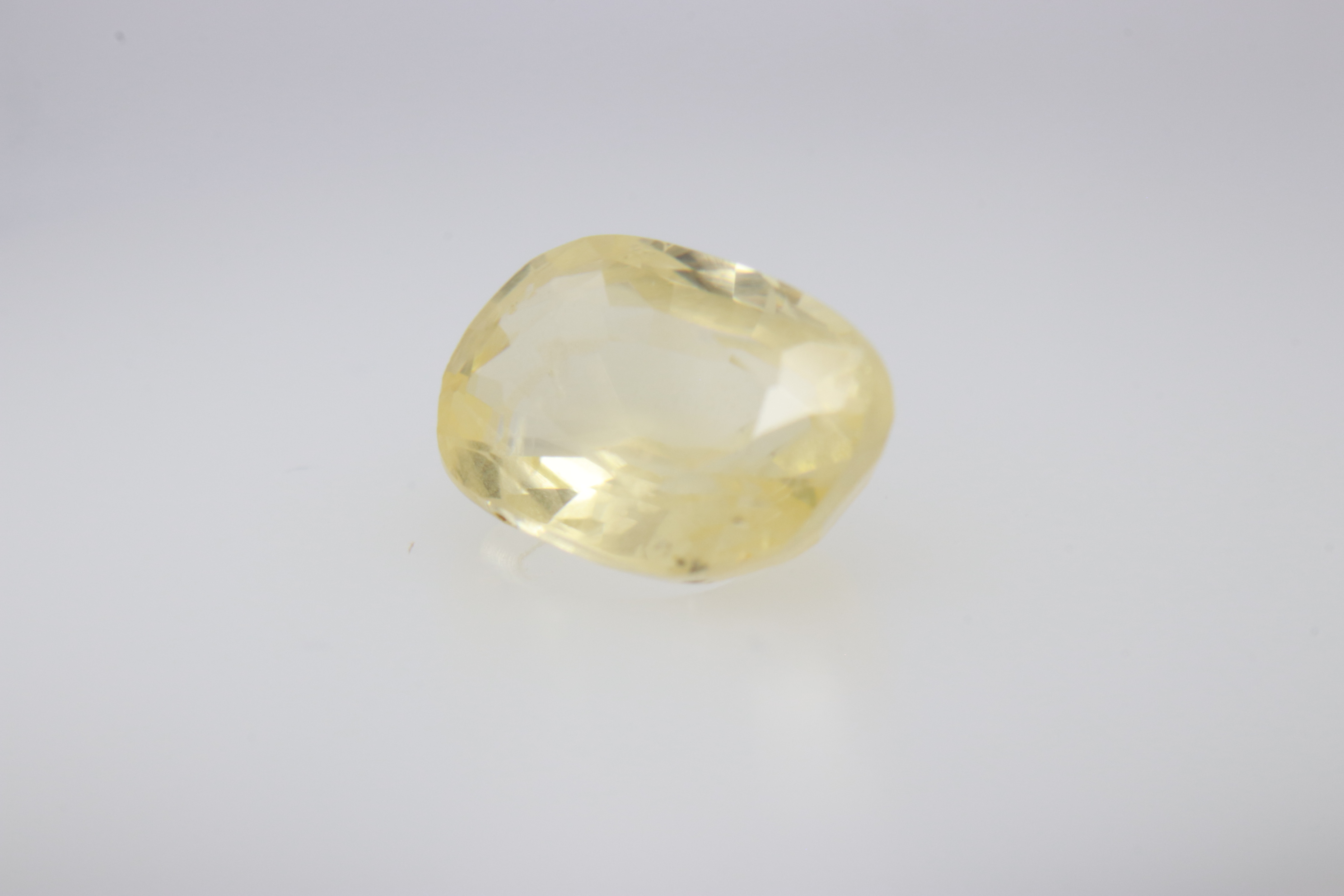 1.4ct Yellow Sapphire VVS1 Oval Shape (3.4x7.5x5.1 mm) Unheated gemstone from Sri Lanka